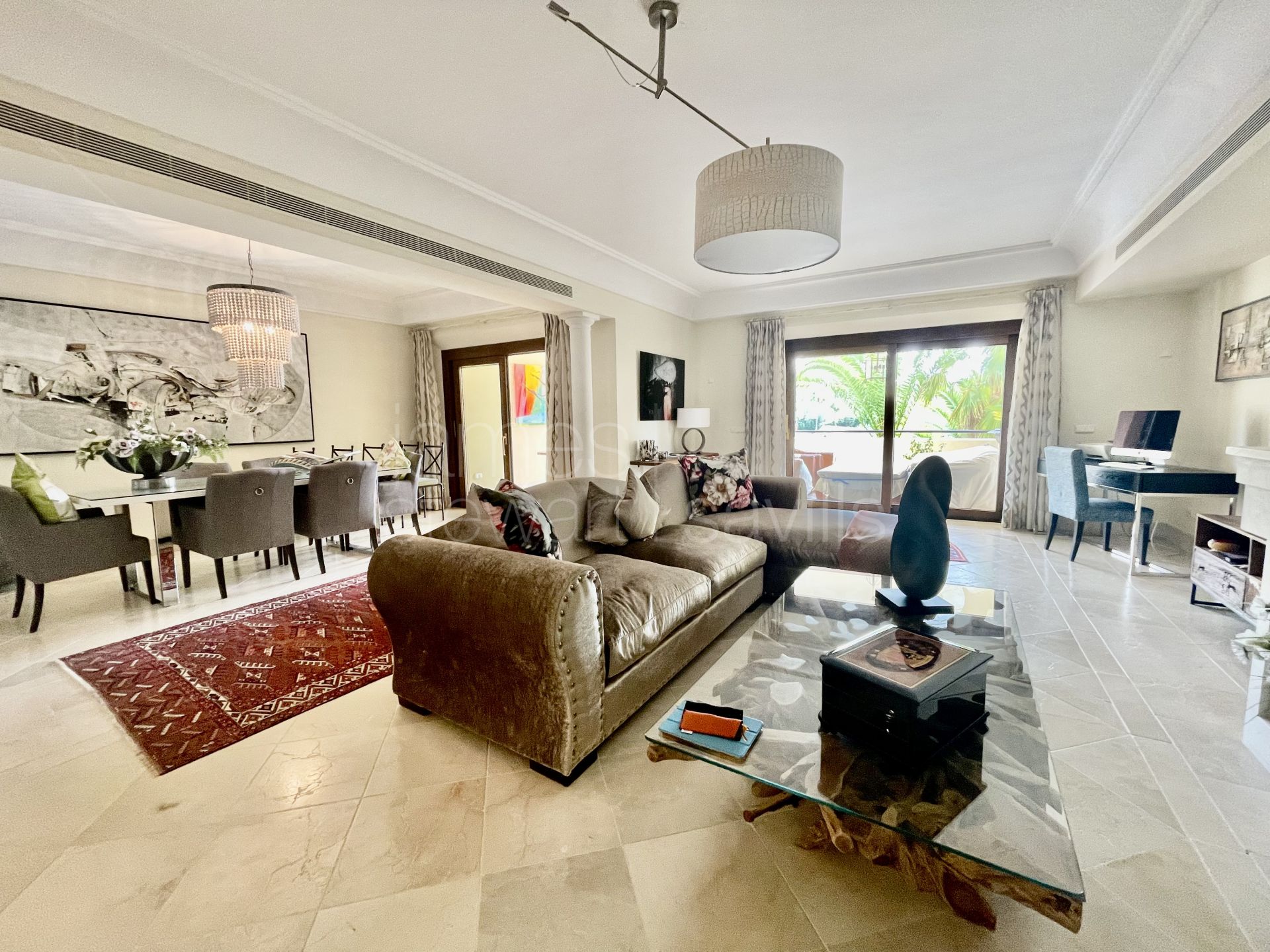 Elegante apartamento de 3 dormitorios en venta en Valgrande, Sotogrande