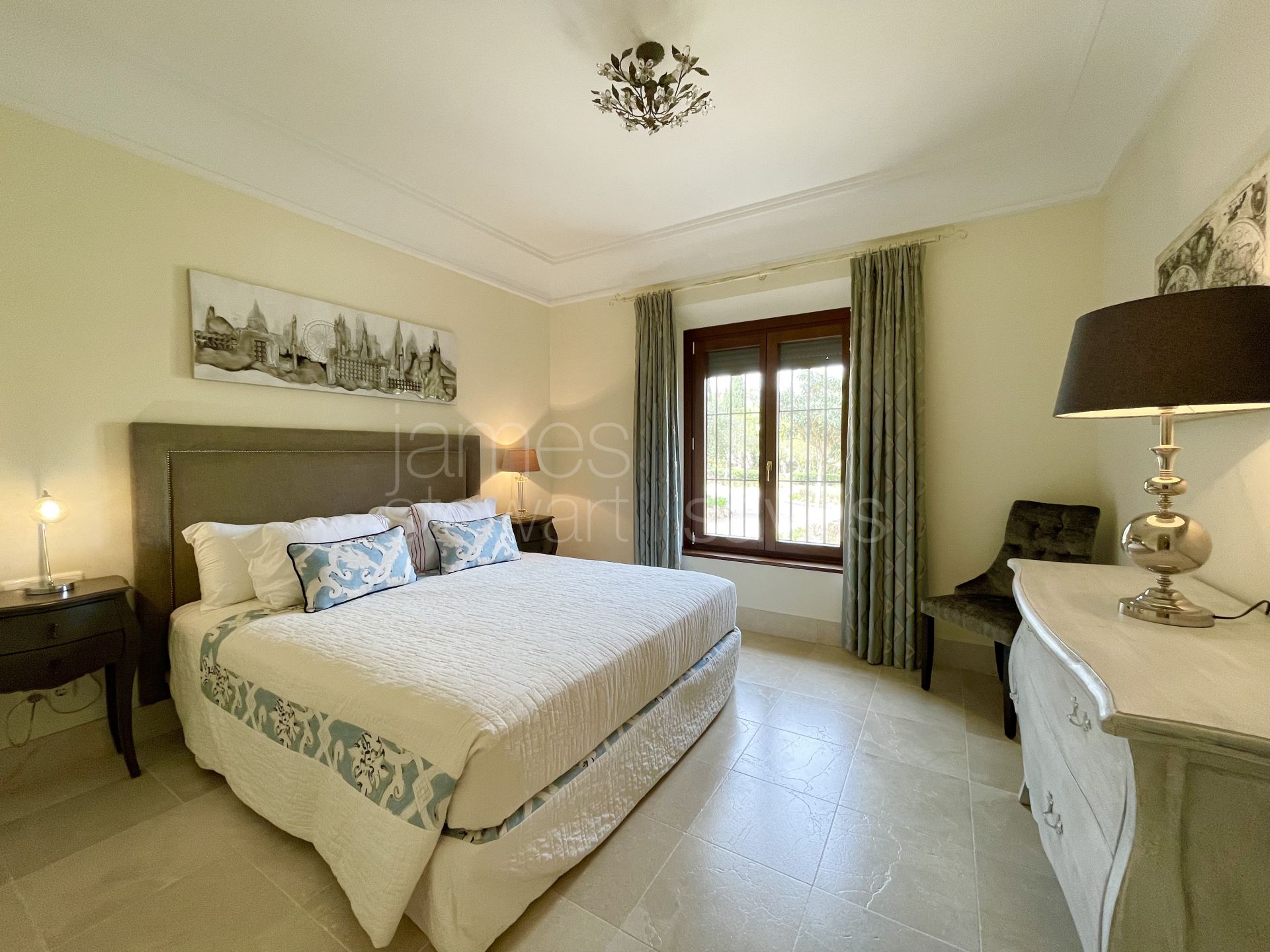 Elegante apartamento de 3 dormitorios en venta en Valgrande, Sotogrande