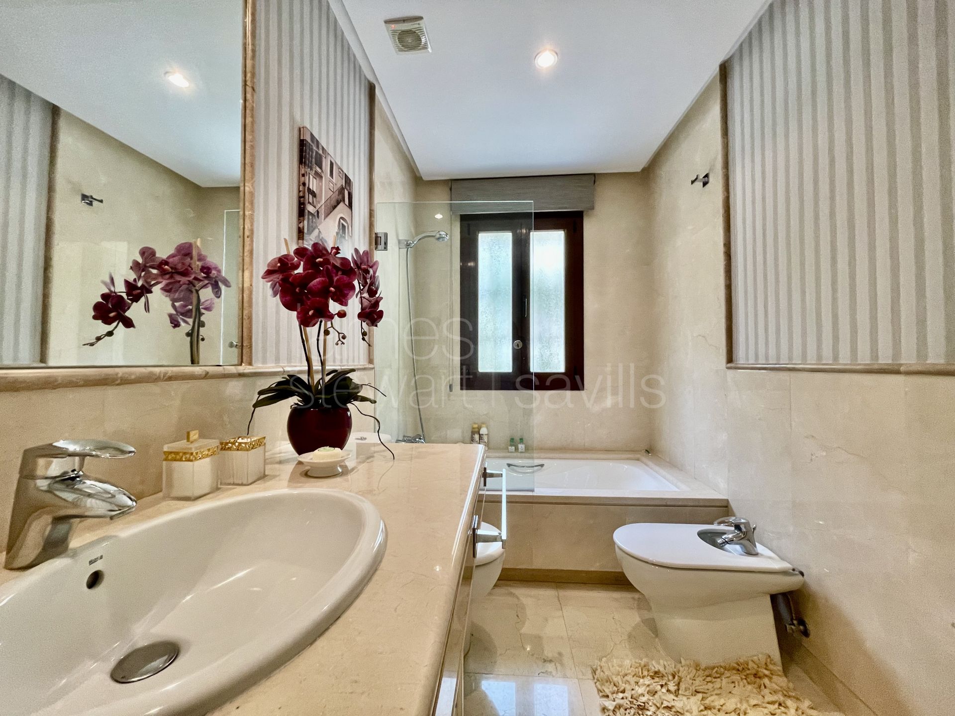 Elegante apartamento de 3 dormitorios en venta en Valgrande, Sotogrande