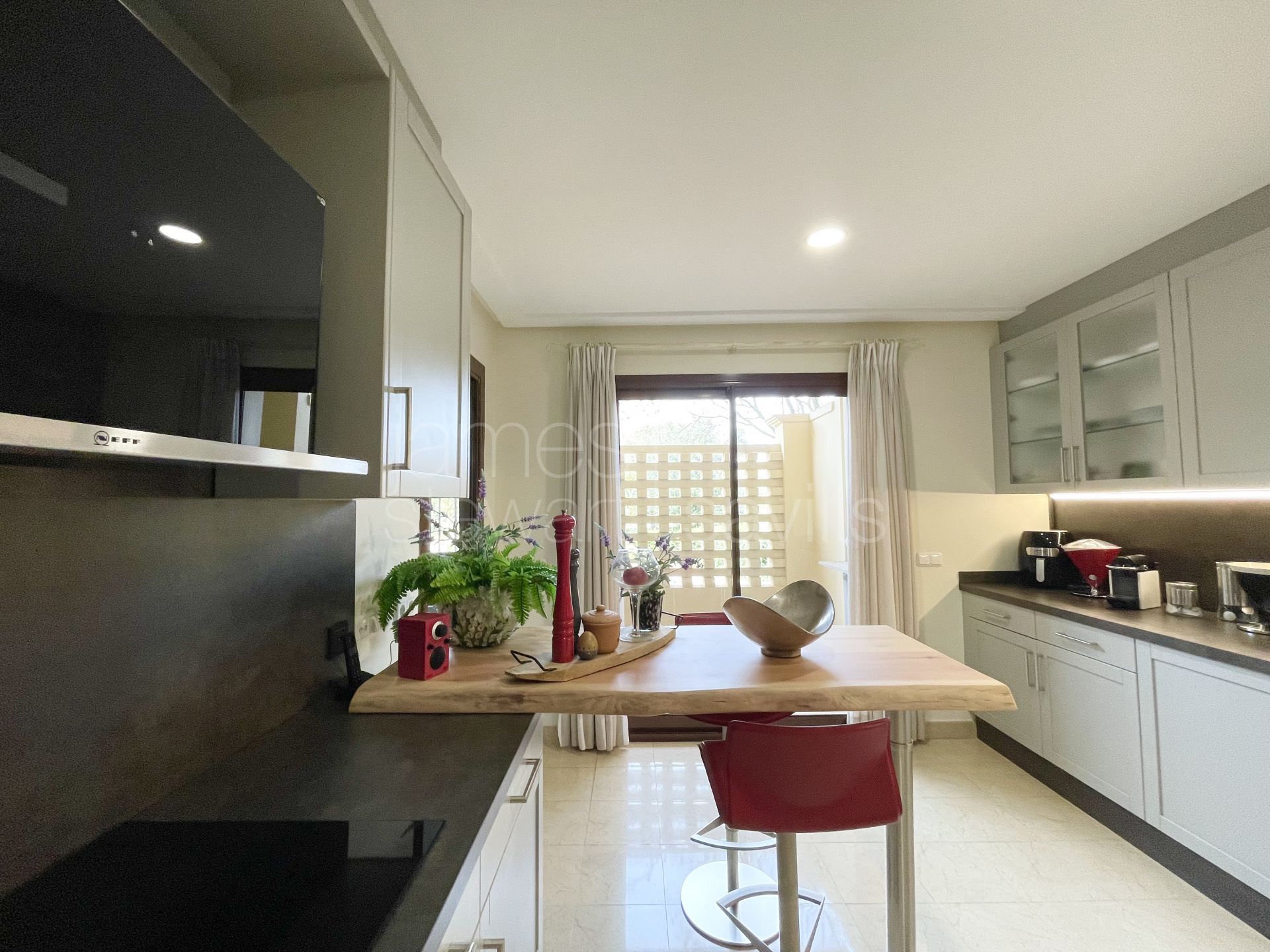 Elegante apartamento de 3 dormitorios en venta en Valgrande, Sotogrande