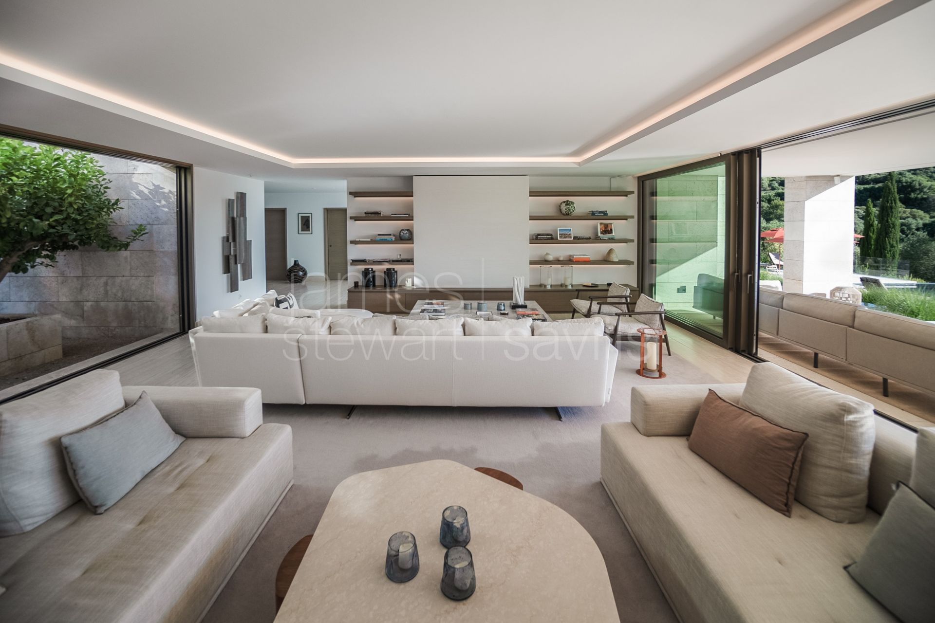 Contemporary 5-Bedroom Villa with Golf Views in La Reserva Sotogrande