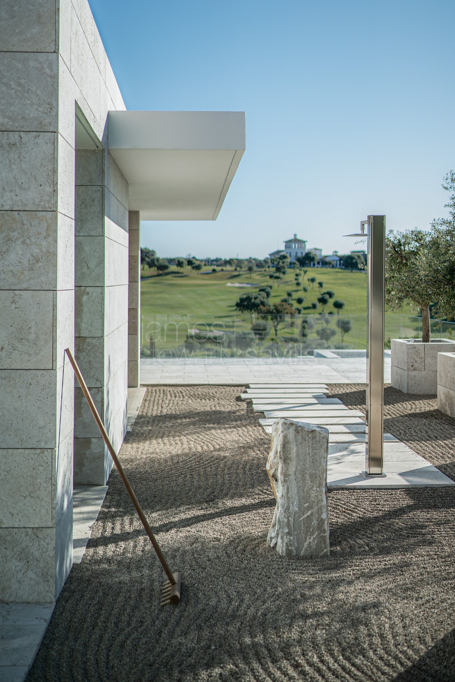 Contemporary 5-Bedroom Villa with Golf Views in La Reserva Sotogrande