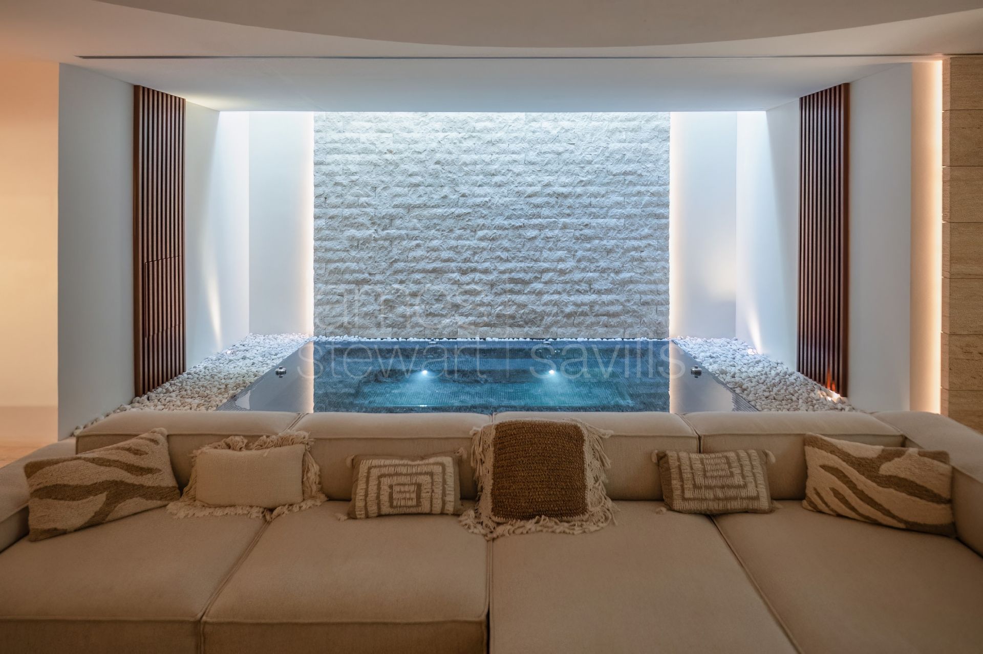 Contemporary 5-Bedroom Villa with Golf Views in La Reserva Sotogrande