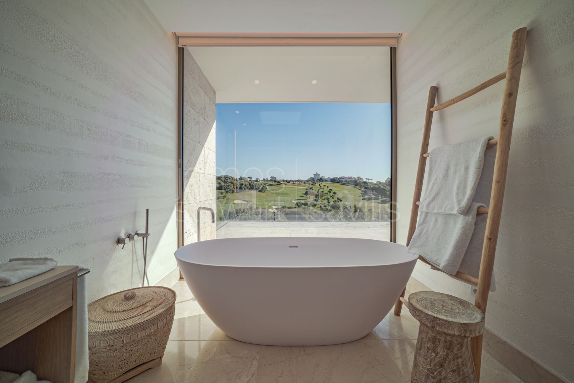 Contemporary 5-Bedroom Villa with Golf Views in La Reserva Sotogrande