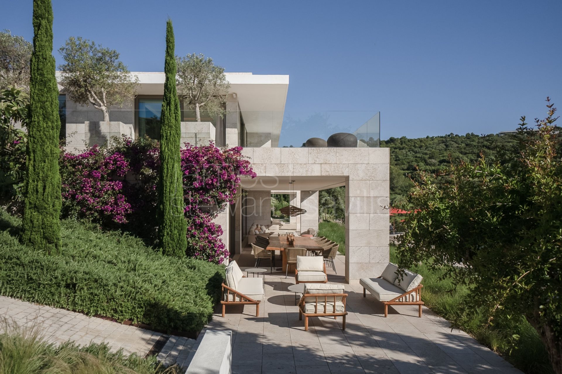 Contemporary 5-Bedroom Villa with Golf Views in La Reserva Sotogrande