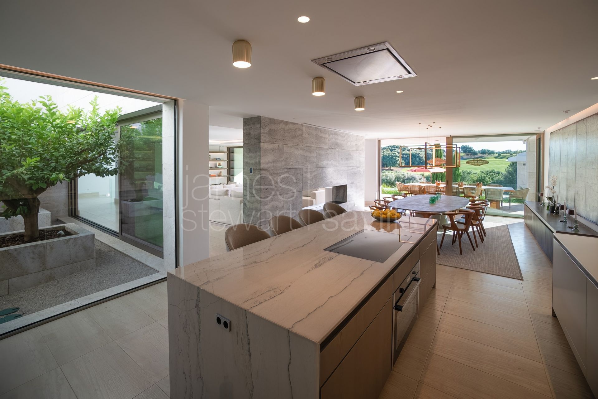 Contemporary 5-Bedroom Villa with Golf Views in La Reserva Sotogrande