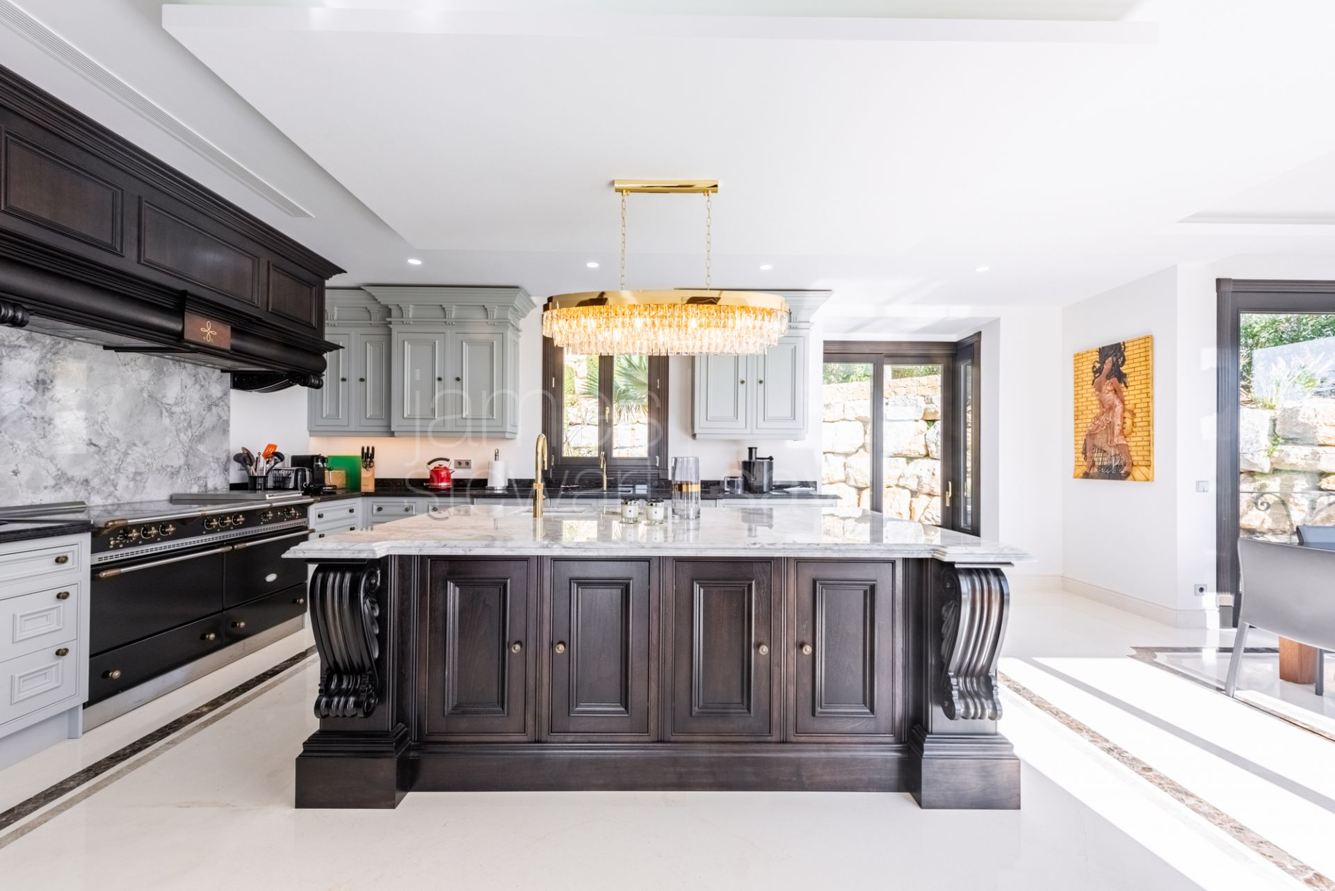 Elegant 5-Bedroom Villa with Indoor Spa and Panoramic Views in La Reserva, Sotogrande