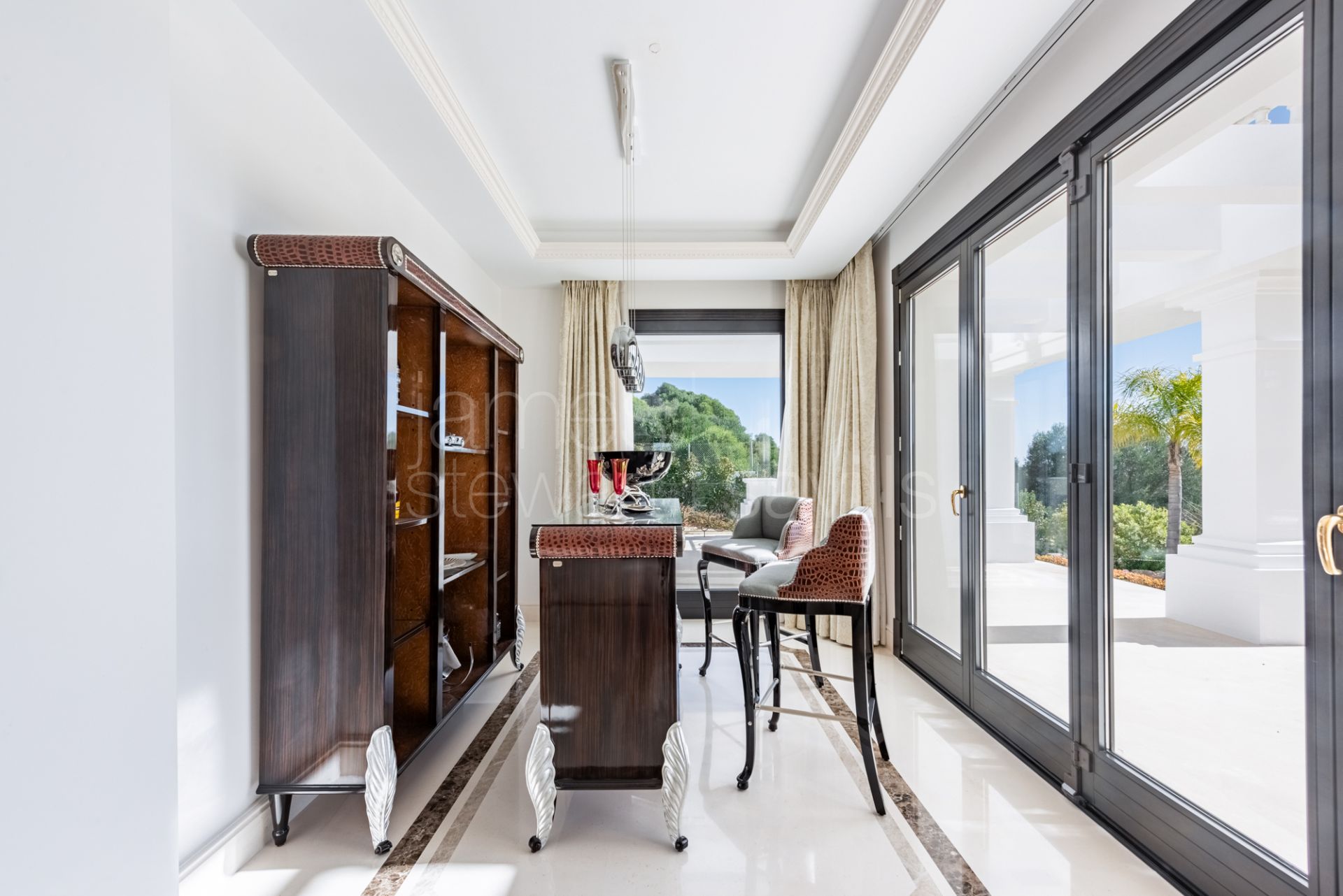 Elegant 5-Bedroom Villa with Indoor Spa and Panoramic Views in La Reserva, Sotogrande