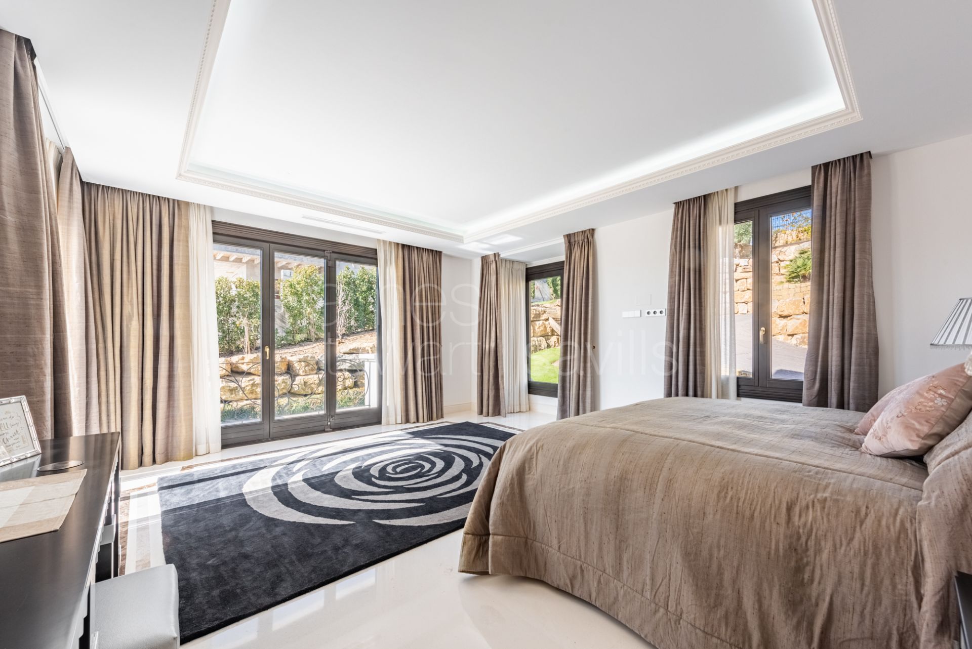 Elegant 5-Bedroom Villa with Indoor Spa and Panoramic Views in La Reserva, Sotogrande
