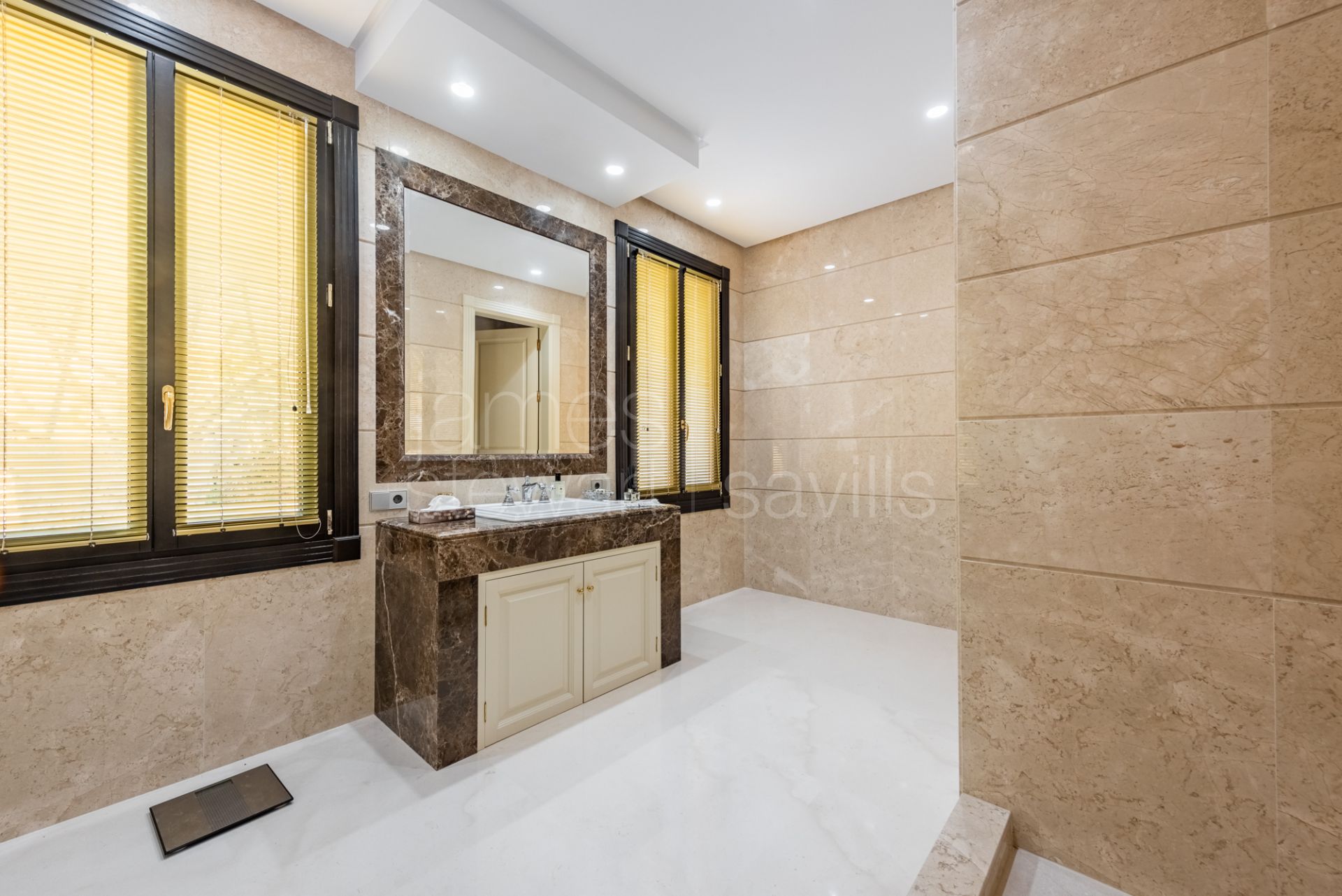 Elegant 5-Bedroom Villa with Indoor Spa and Panoramic Views in La Reserva, Sotogrande