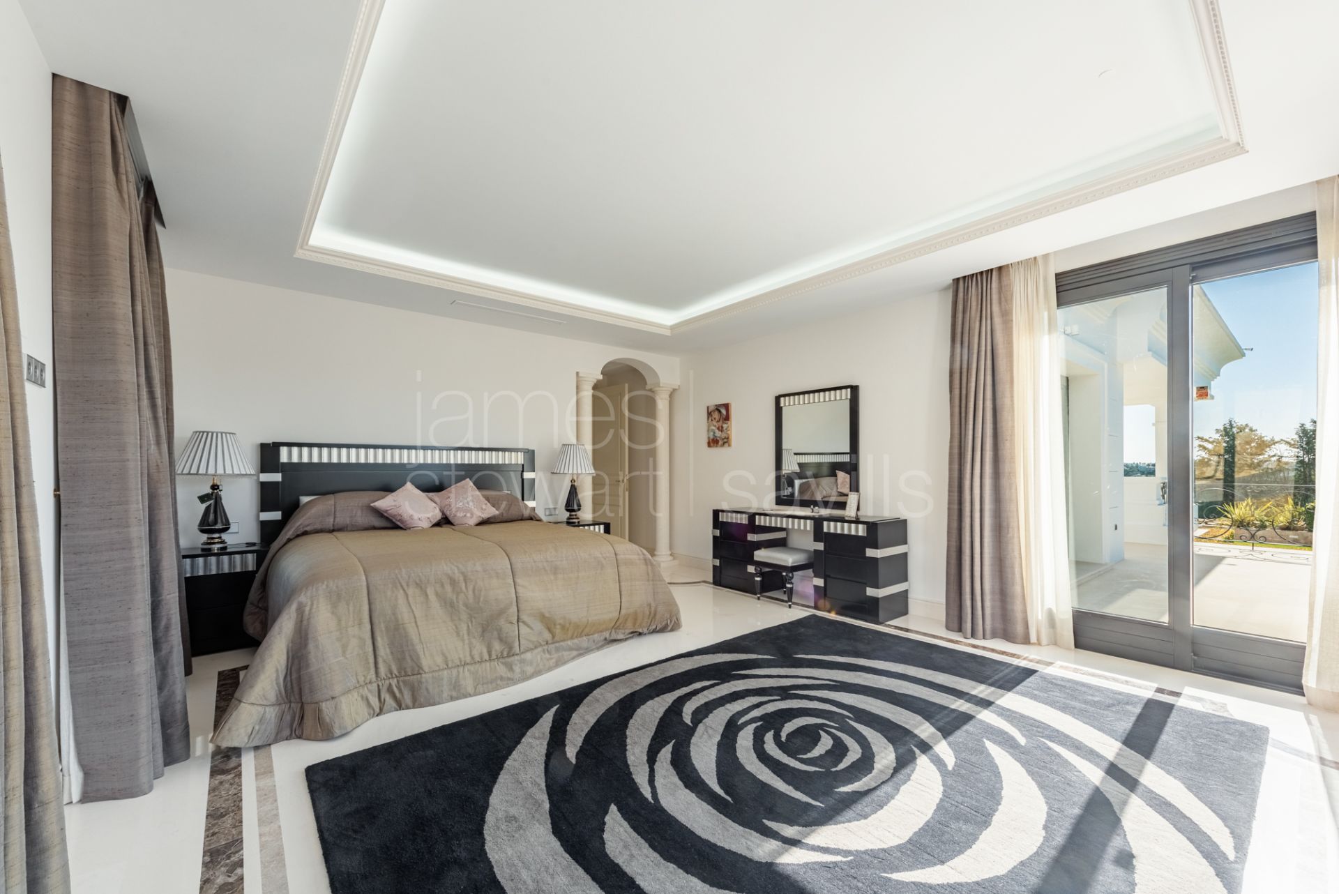 Elegant 5-Bedroom Villa with Indoor Spa and Panoramic Views in La Reserva, Sotogrande