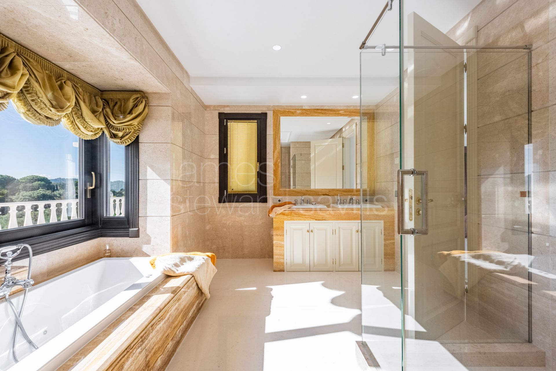 Elegant 5-Bedroom Villa with Indoor Spa and Panoramic Views in La Reserva, Sotogrande
