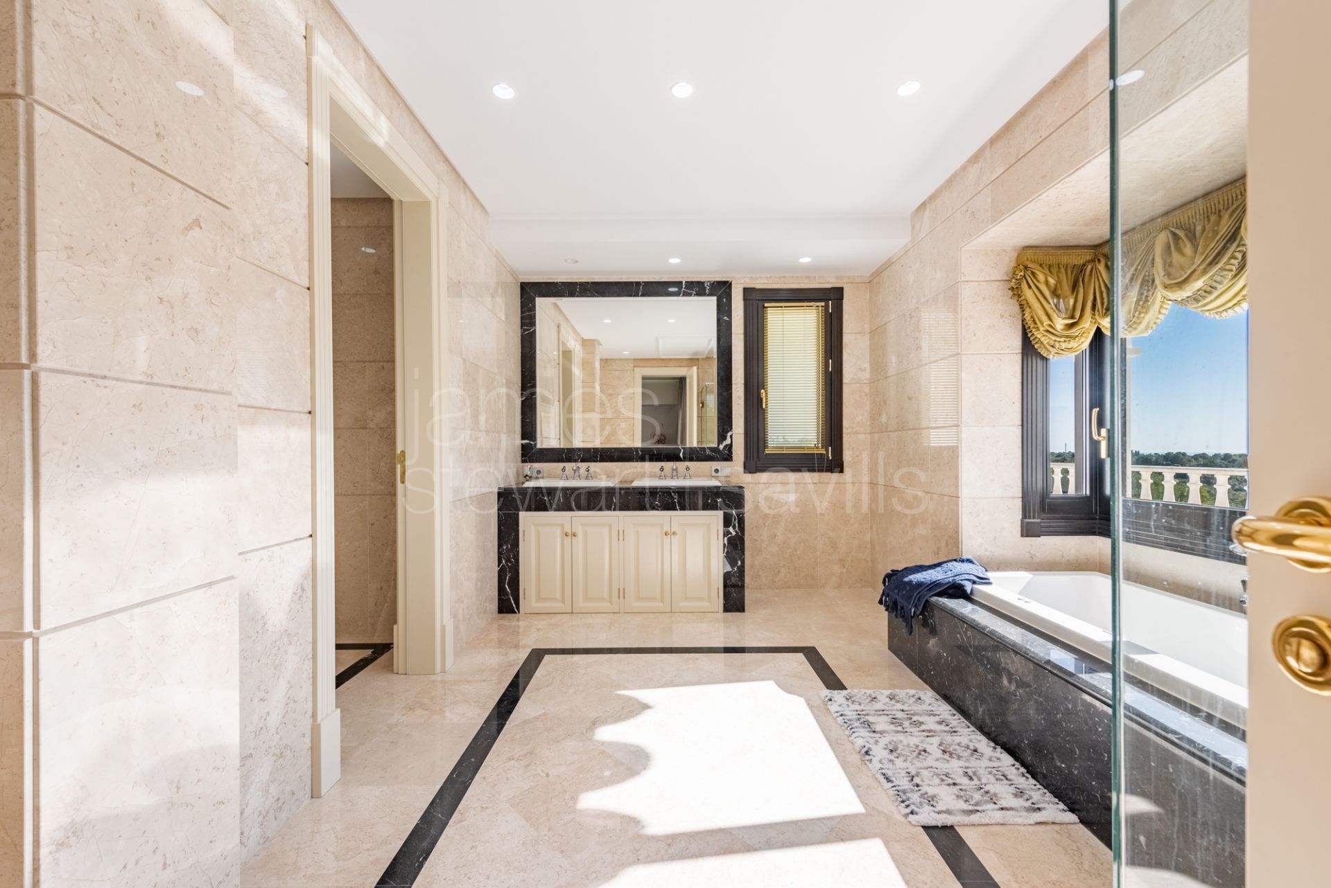 Elegant 5-Bedroom Villa with Indoor Spa and Panoramic Views in La Reserva, Sotogrande