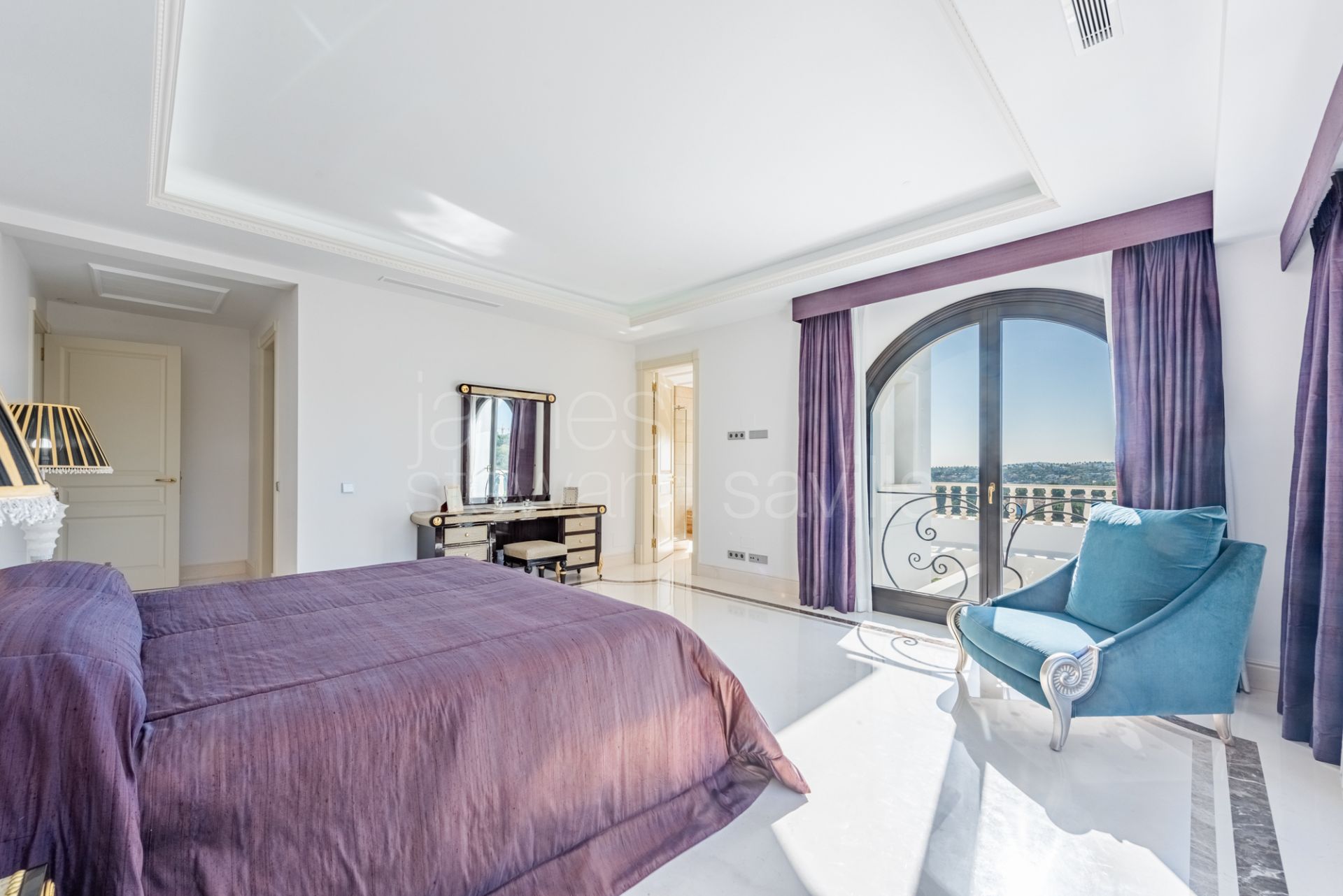 Elegant 5-Bedroom Villa with Indoor Spa and Panoramic Views in La Reserva, Sotogrande