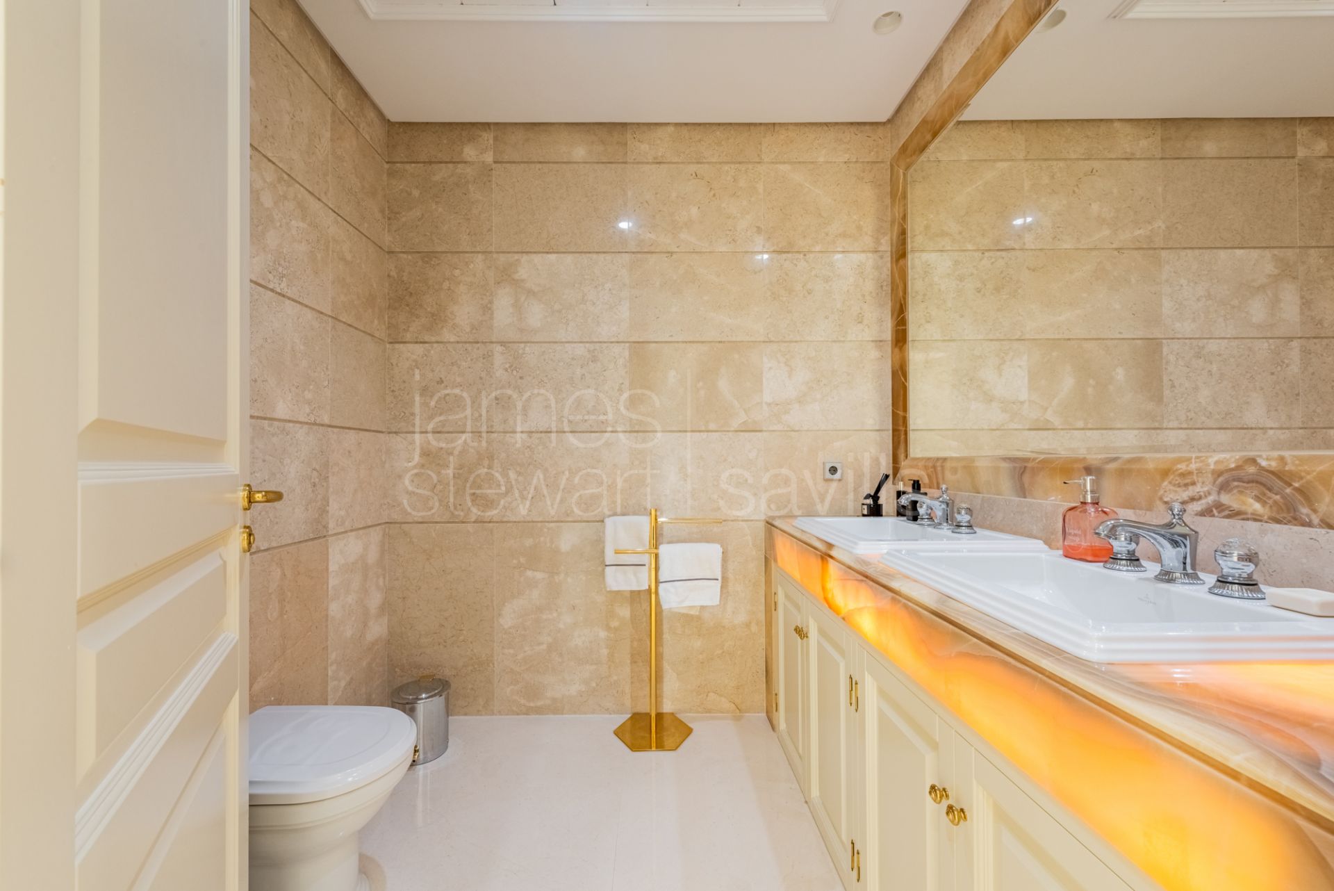Elegant 5-Bedroom Villa with Indoor Spa and Panoramic Views in La Reserva, Sotogrande