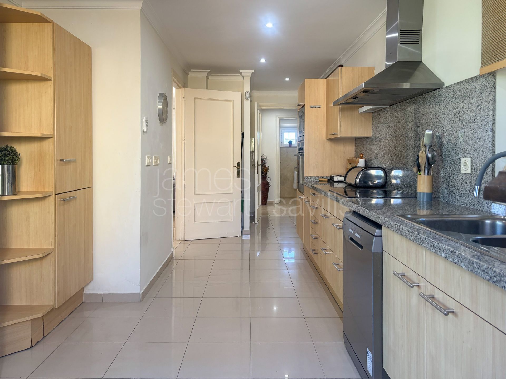 Villa for sale in Sotogrande Alto, Almenara – Quiet setting with garden, pool and views