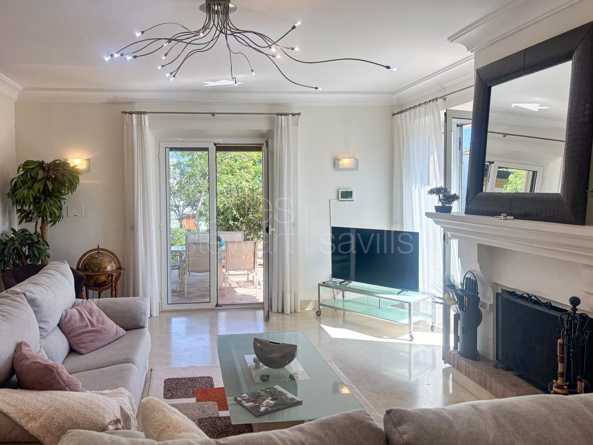 Villa for sale in Sotogrande Alto, Almenara – Quiet setting with garden, pool and views