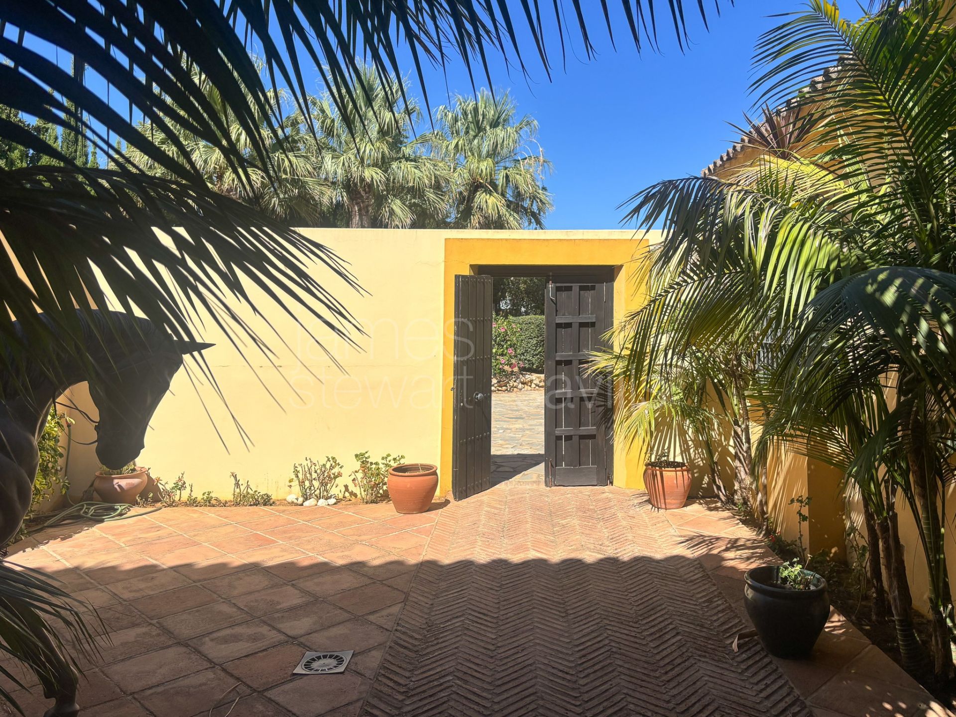 Villa for sale in Sotogrande Alto, Almenara – Walking distance to the International School