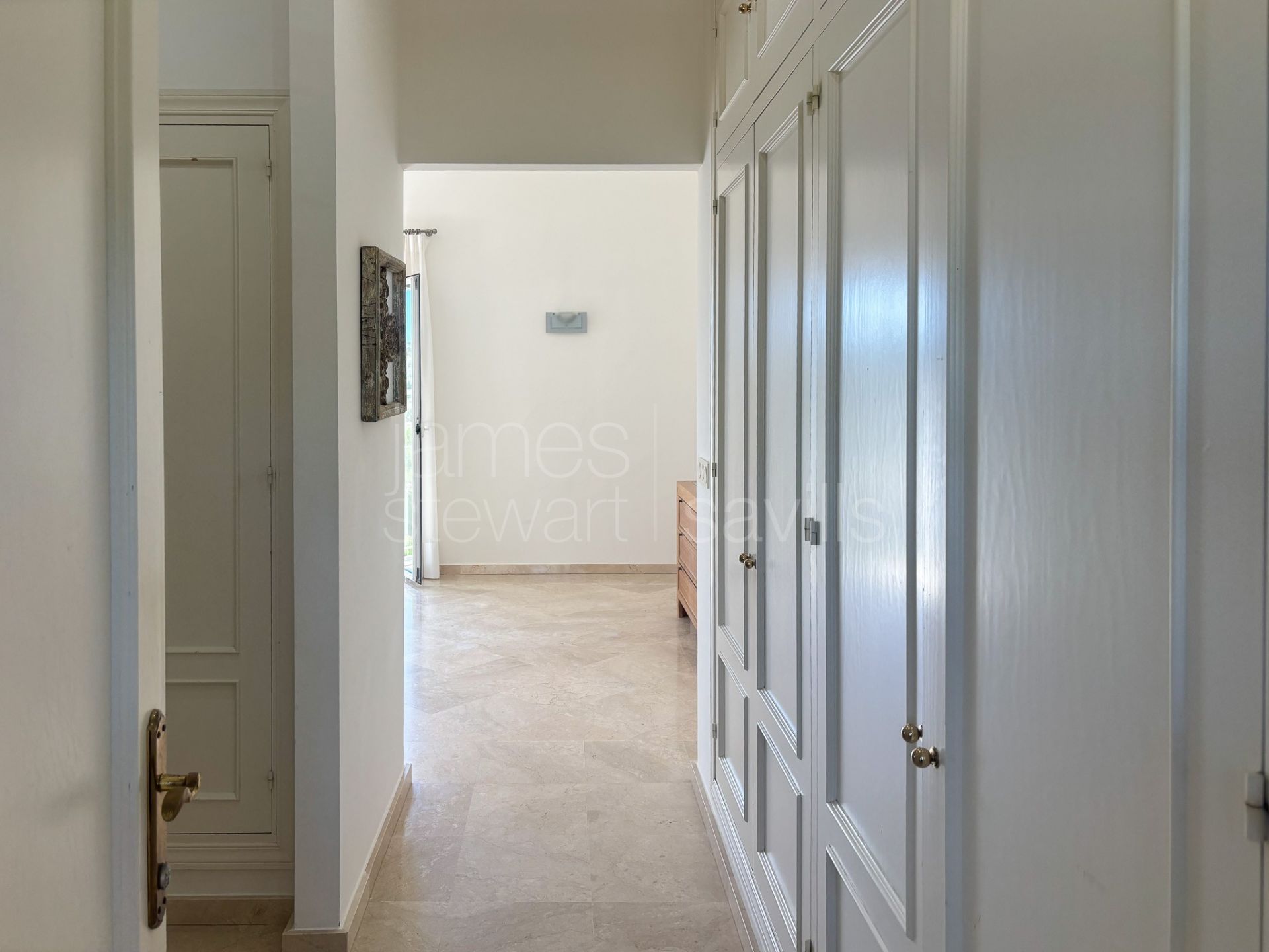 Villa for sale in Sotogrande Alto, Almenara – Quiet setting with garden, pool and views