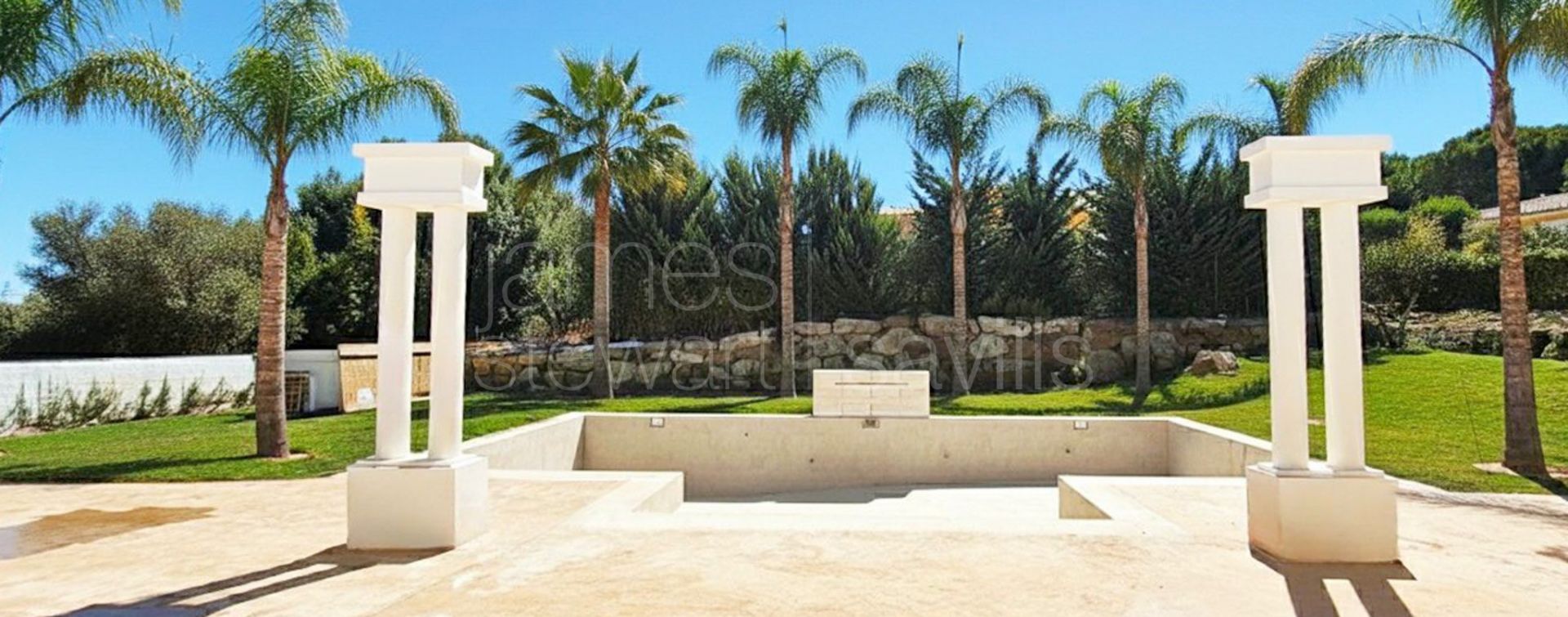 Moderna villa de 5 dormitorios con jacuzzi, cine y gimnasio en Sotogrande