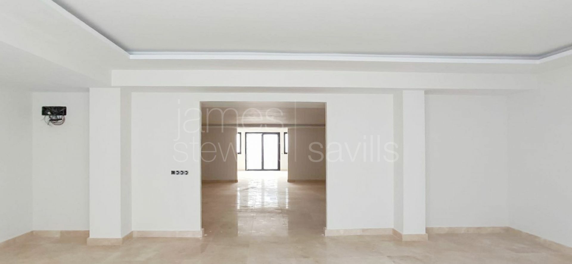 Moderna villa de 5 dormitorios con jacuzzi, cine y gimnasio en Sotogrande