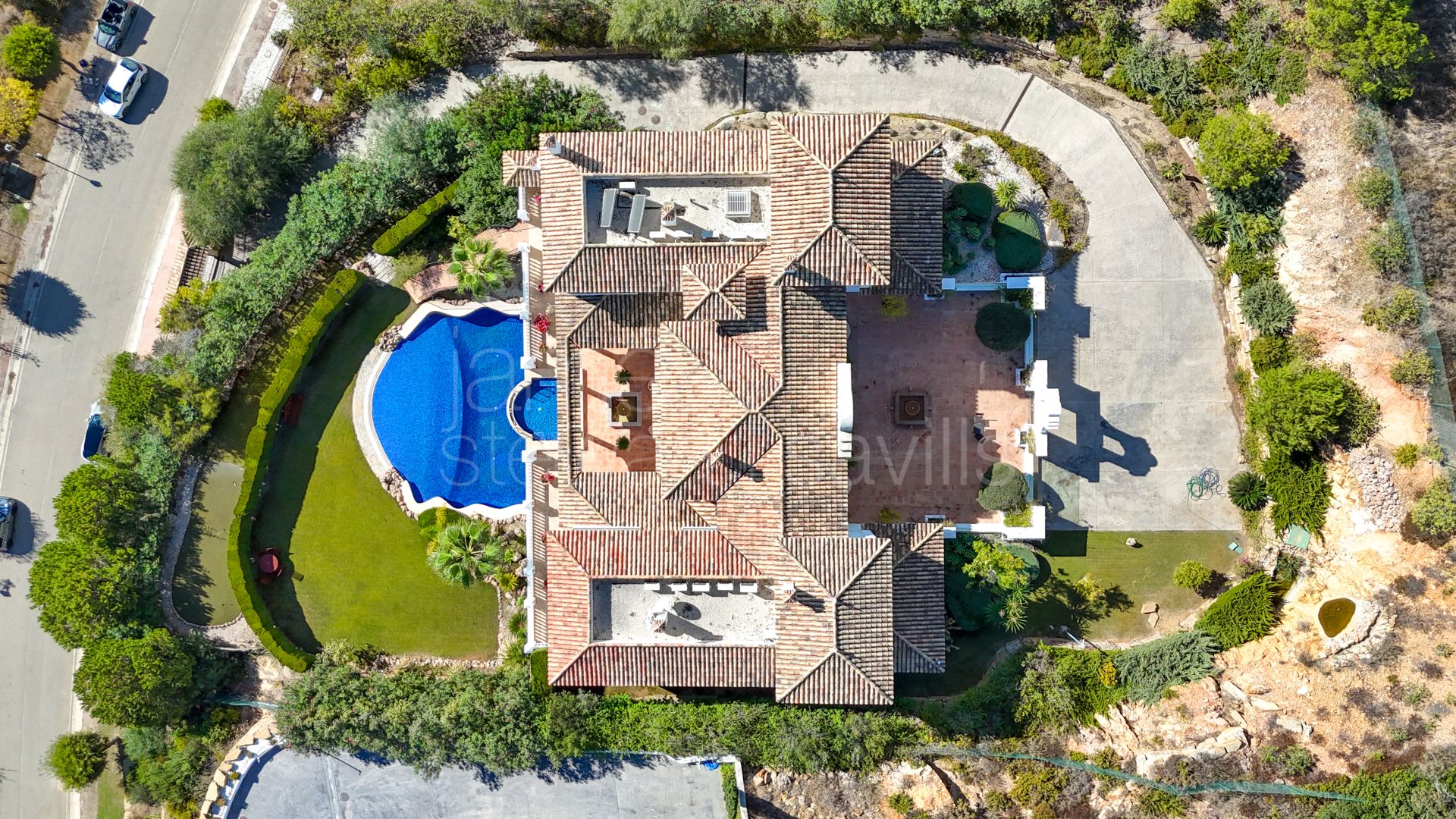 Grand Andalusian Villa with Spa, Cinema and 12-Car Garage in La Reserva Sotogrande