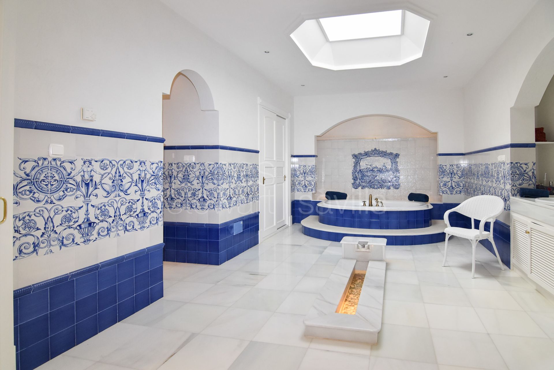 Grand Andalusian Villa with Spa, Cinema and 12-Car Garage in La Reserva Sotogrande