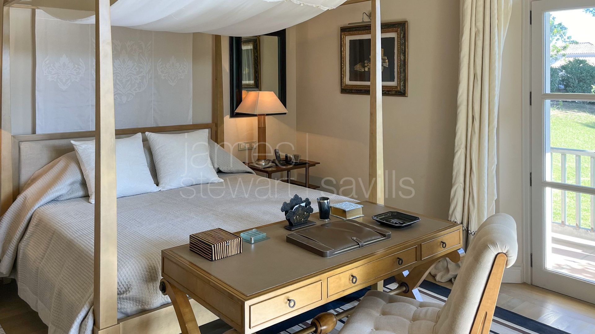 Charming traditional Andaluz villa with guest house and entertaining pavilion frontline to Real Valderrama