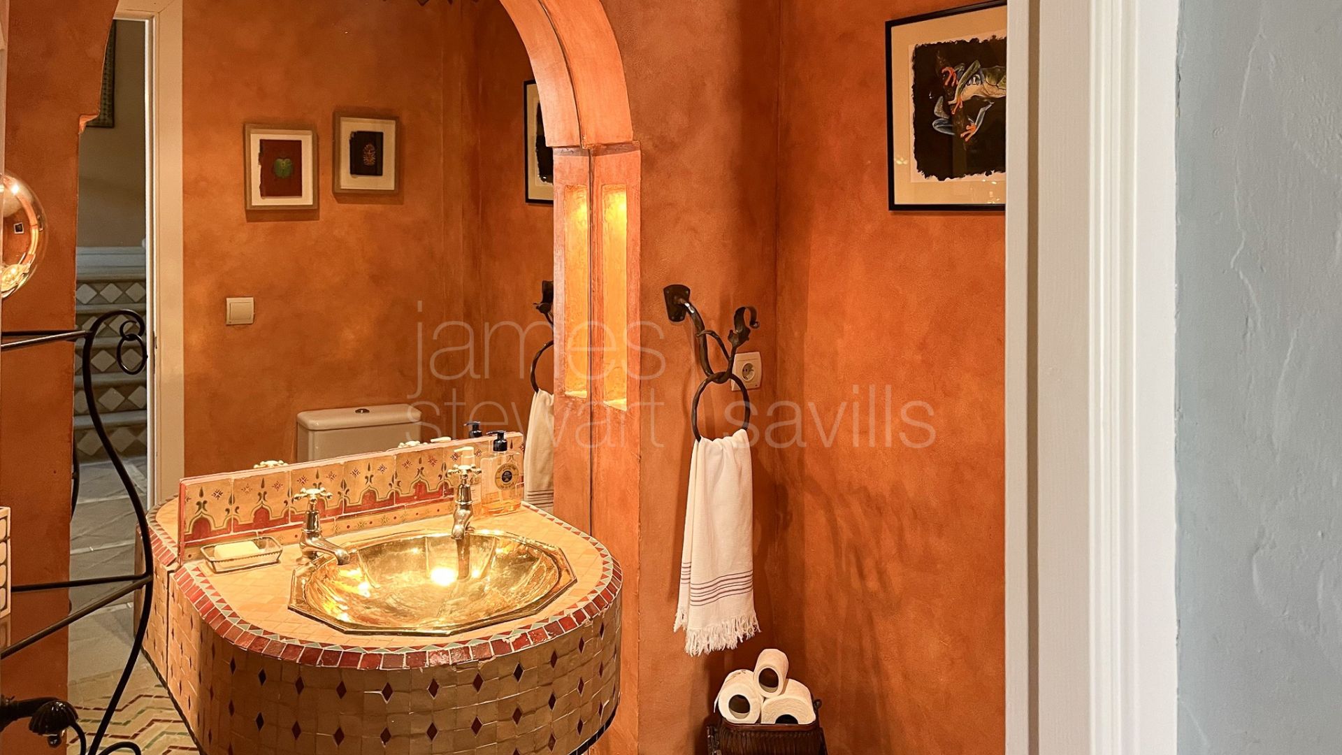 Charming traditional Andaluz villa with guest house and entertaining pavilion frontline to Real Valderrama