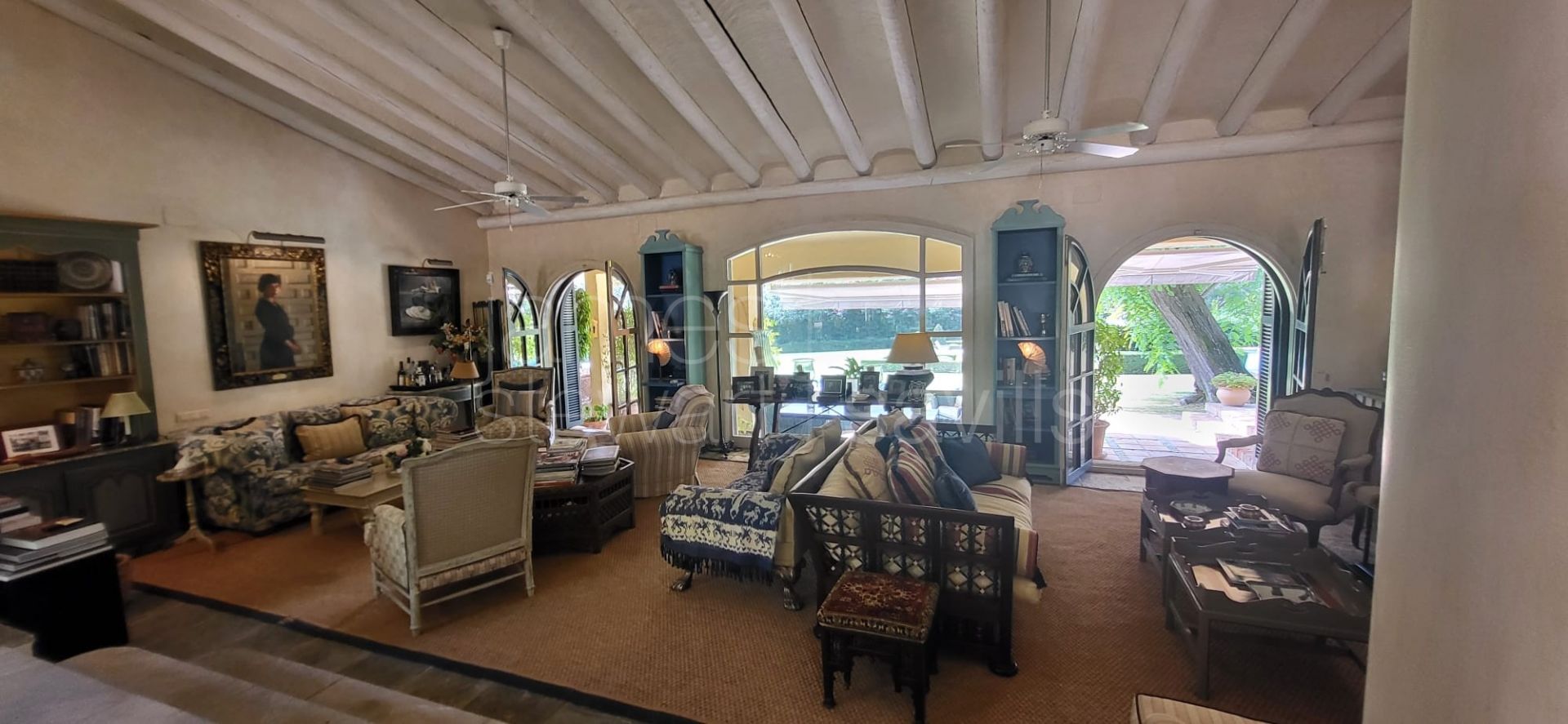 Villa de 9 dormitorios con casas de invitados y piscina climatizada frente al Real Club de Golf Valderrama, Sotogrande