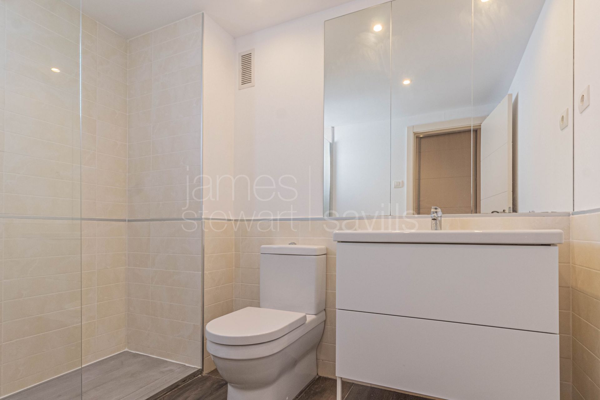 Apartamento Reformado con Vistas al Mar y 2 Plazas de Garaje | La Alcaidesa