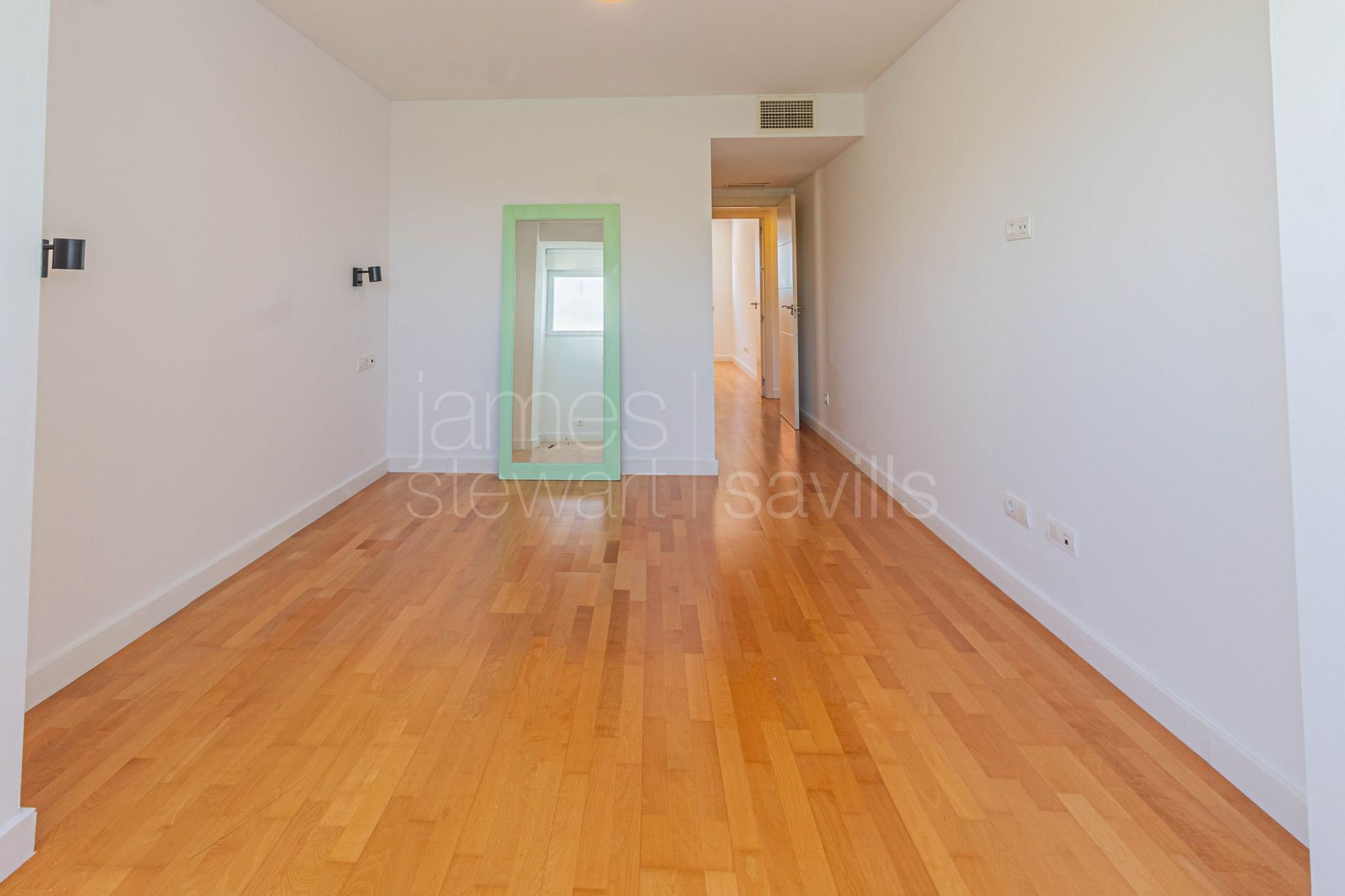 Apartamento Reformado con Vistas al Mar y 2 Plazas de Garaje | La Alcaidesa