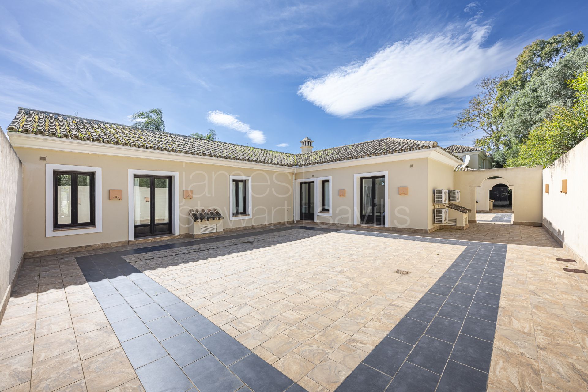 Villa elegante en una sola planta con anexo para invitados en Sotogrande Alto, Zona F