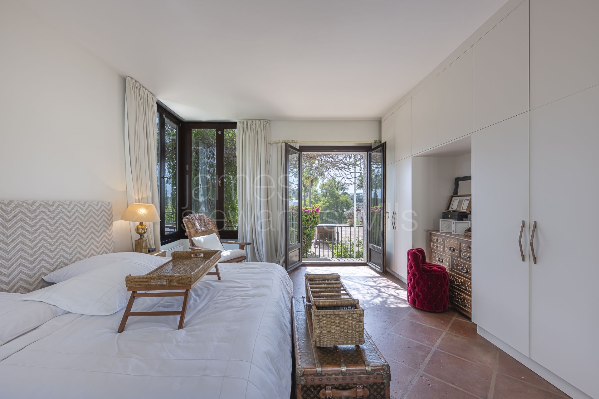 Villa elegante en una sola planta con anexo para invitados en Sotogrande Alto, Zona F