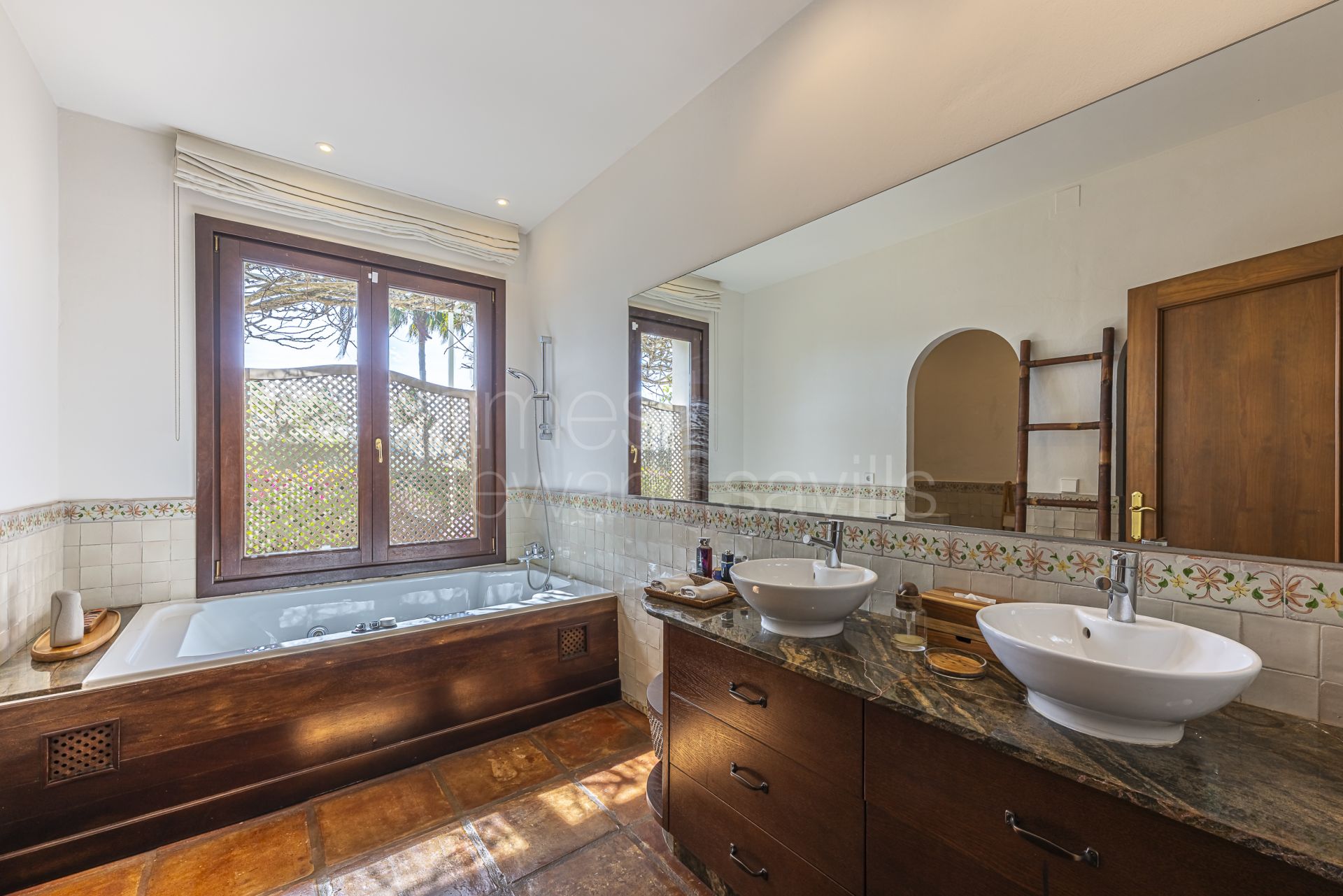 Villa elegante en una sola planta con anexo para invitados en Sotogrande Alto, Zona F