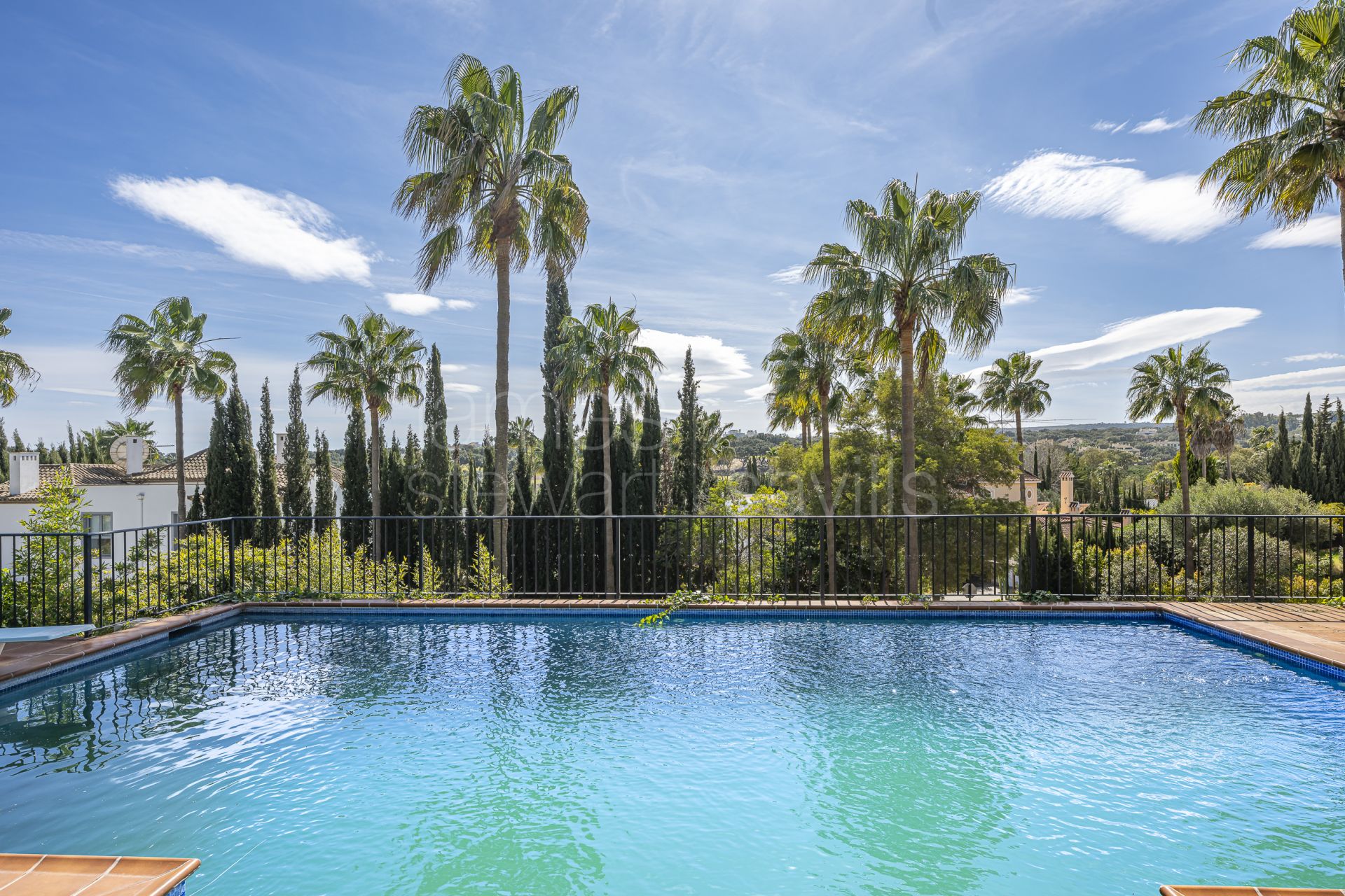 Villa elegante en una sola planta con anexo para invitados en Sotogrande Alto, Zona F