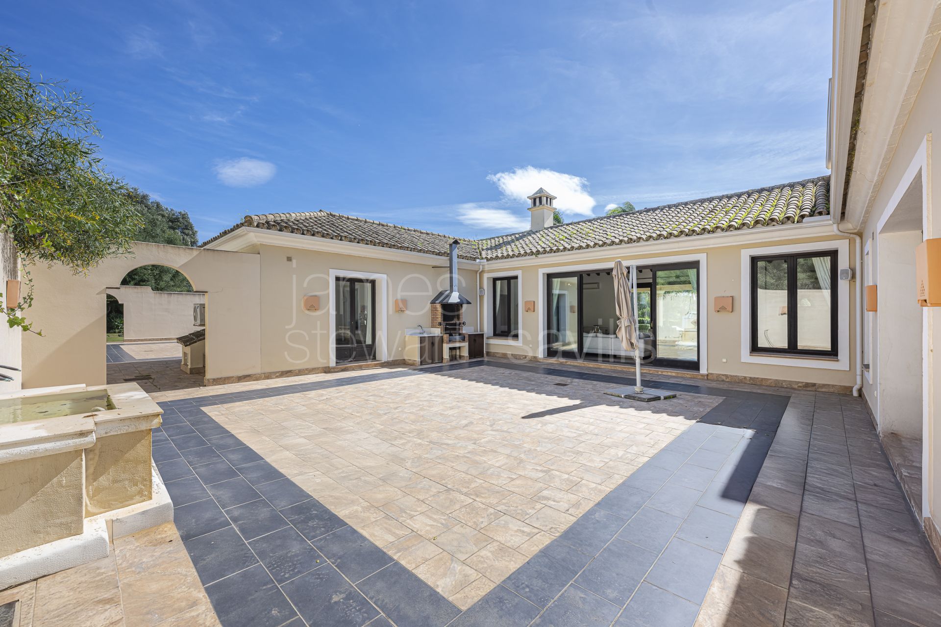 Villa elegante en una sola planta con anexo para invitados en Sotogrande Alto, Zona F