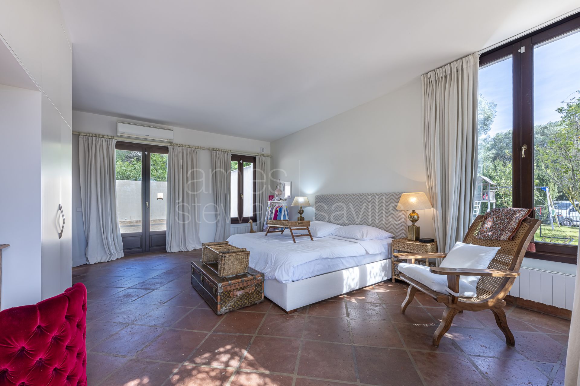 Villa elegante en una sola planta con anexo para invitados en Sotogrande Alto, Zona F