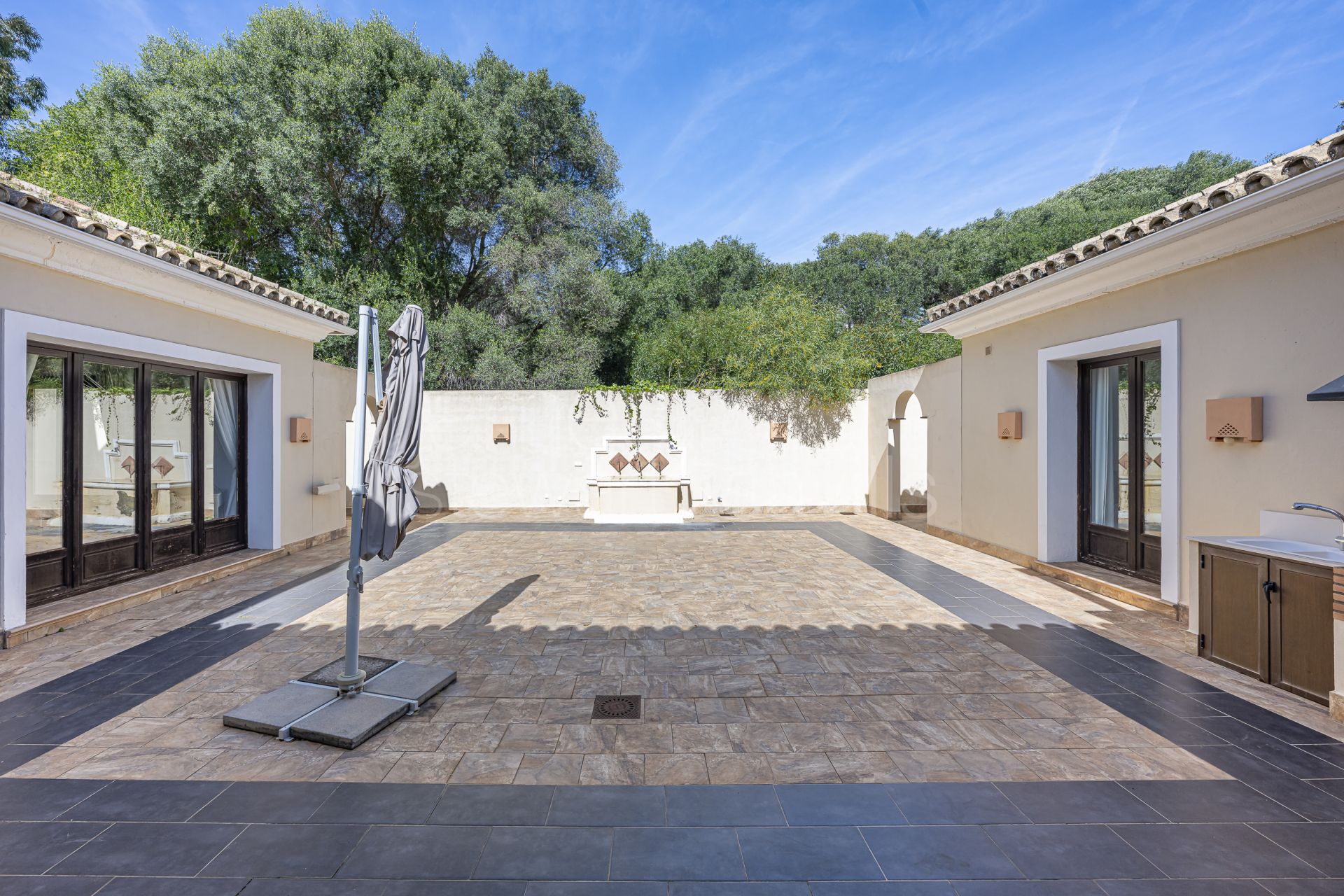 Villa elegante en una sola planta con anexo para invitados en Sotogrande Alto, Zona F
