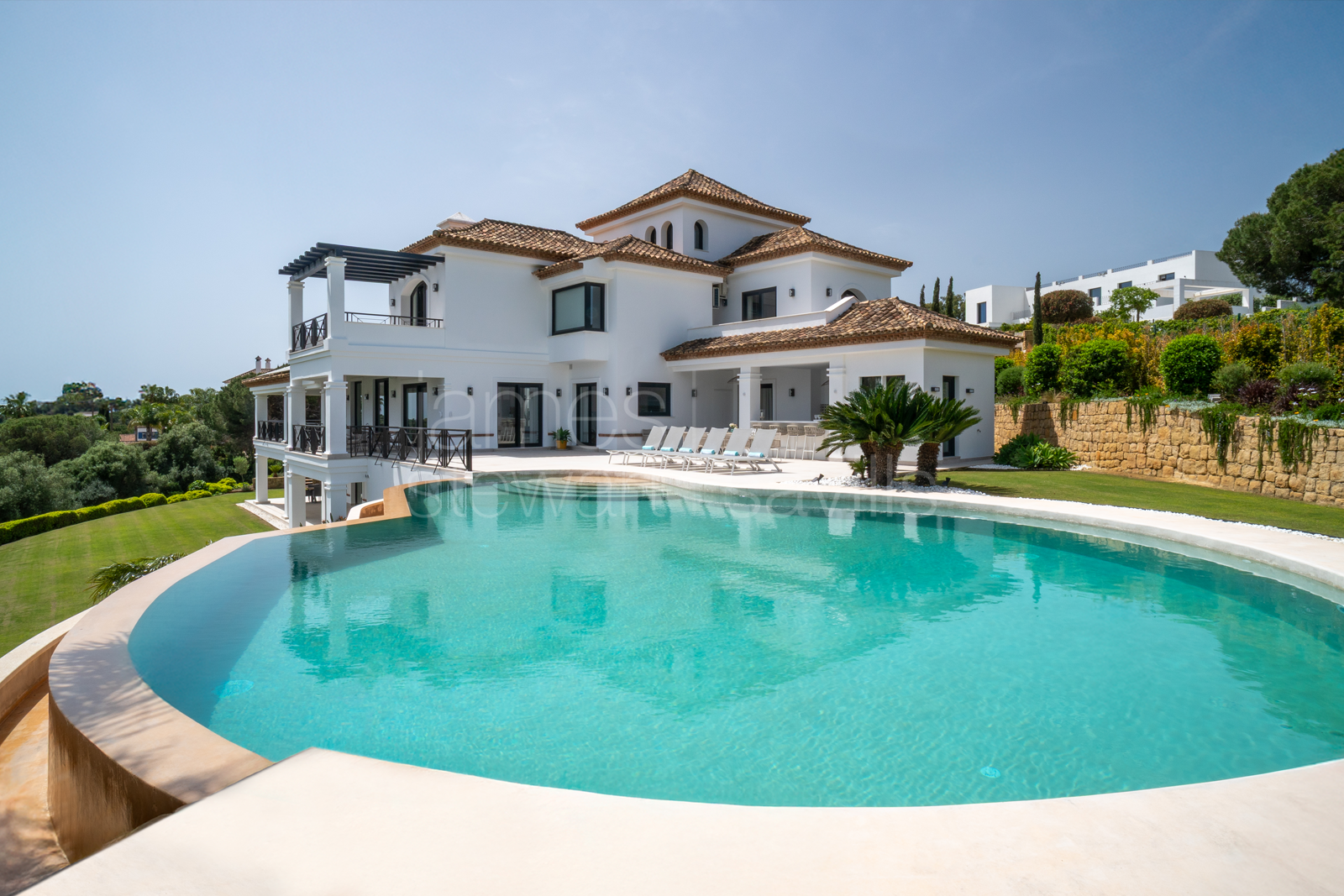 Villa Moderna Sostenible con Vistas al Mar y al Golf | La Reserva de Sotogrande