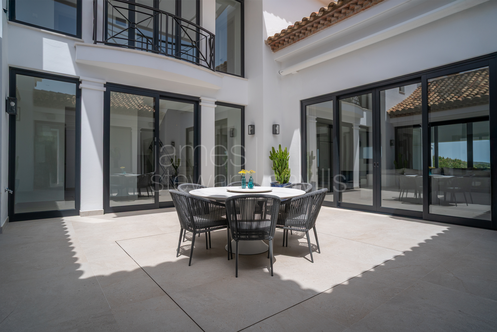 Villa Moderna Sostenible con Vistas al Mar y al Golf | La Reserva de Sotogrande