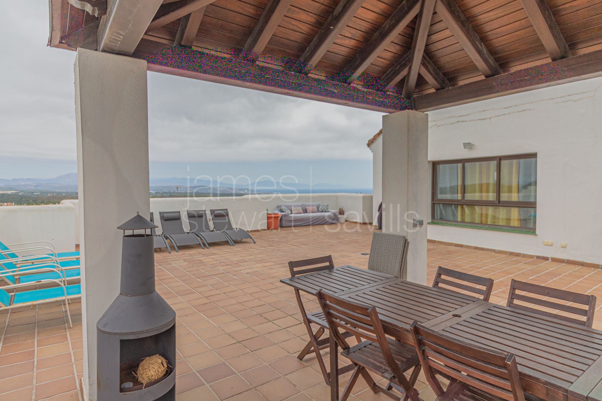 Ático con Vistas al Mar, Montaña y Sotogrande | 270 m² de Terrazas y Placas Solares en Alcaidesa