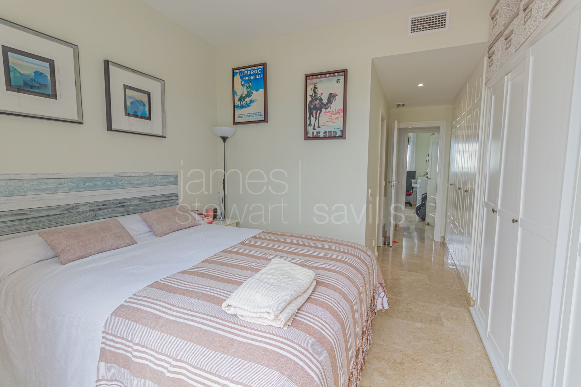 Ático con Vistas al Mar, Montaña y Sotogrande | 270 m² de Terrazas y Placas Solares en Alcaidesa