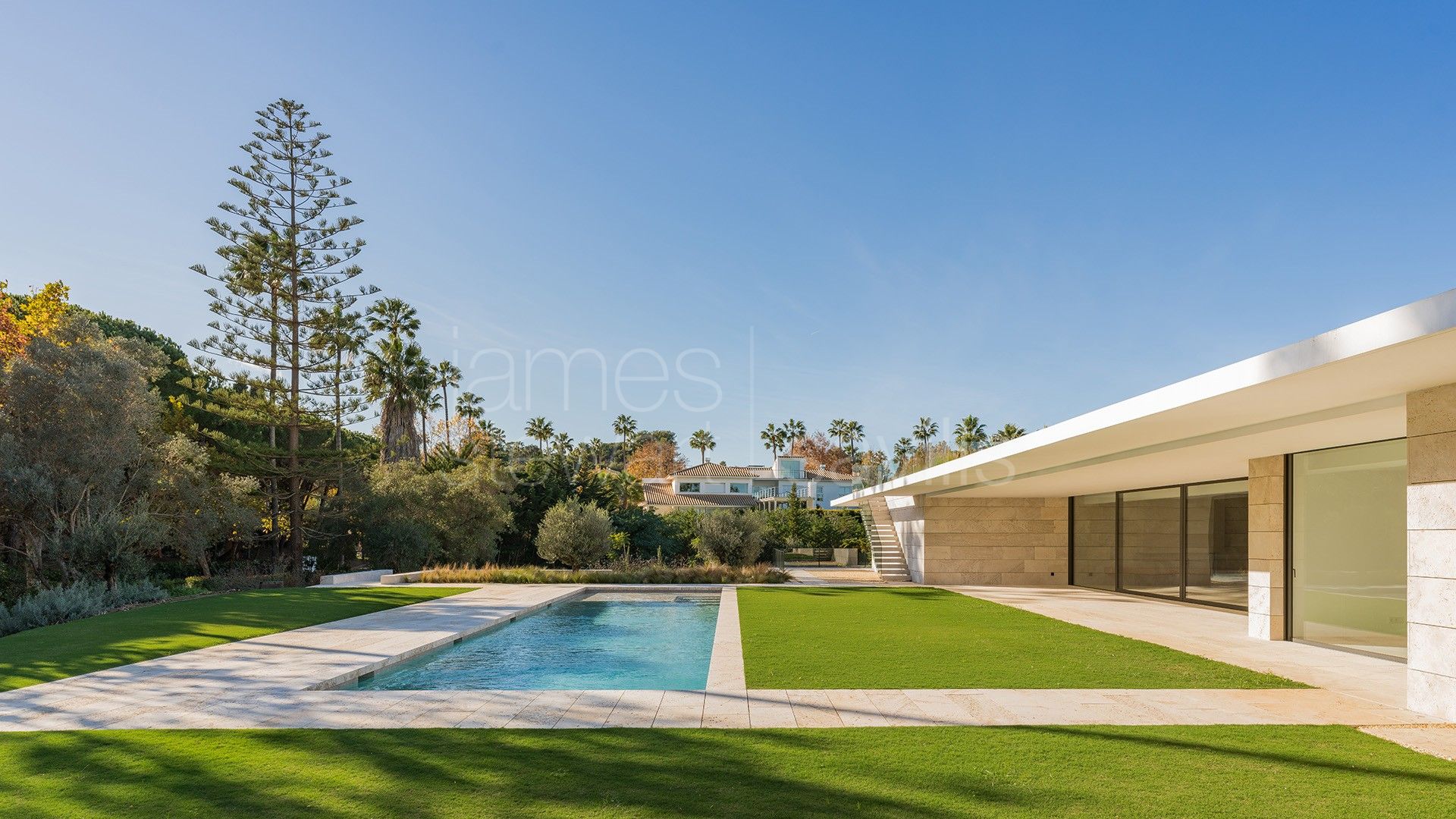 Elegante villa de nueva construcción en Reyes y Reinas, Sotogrande Costa