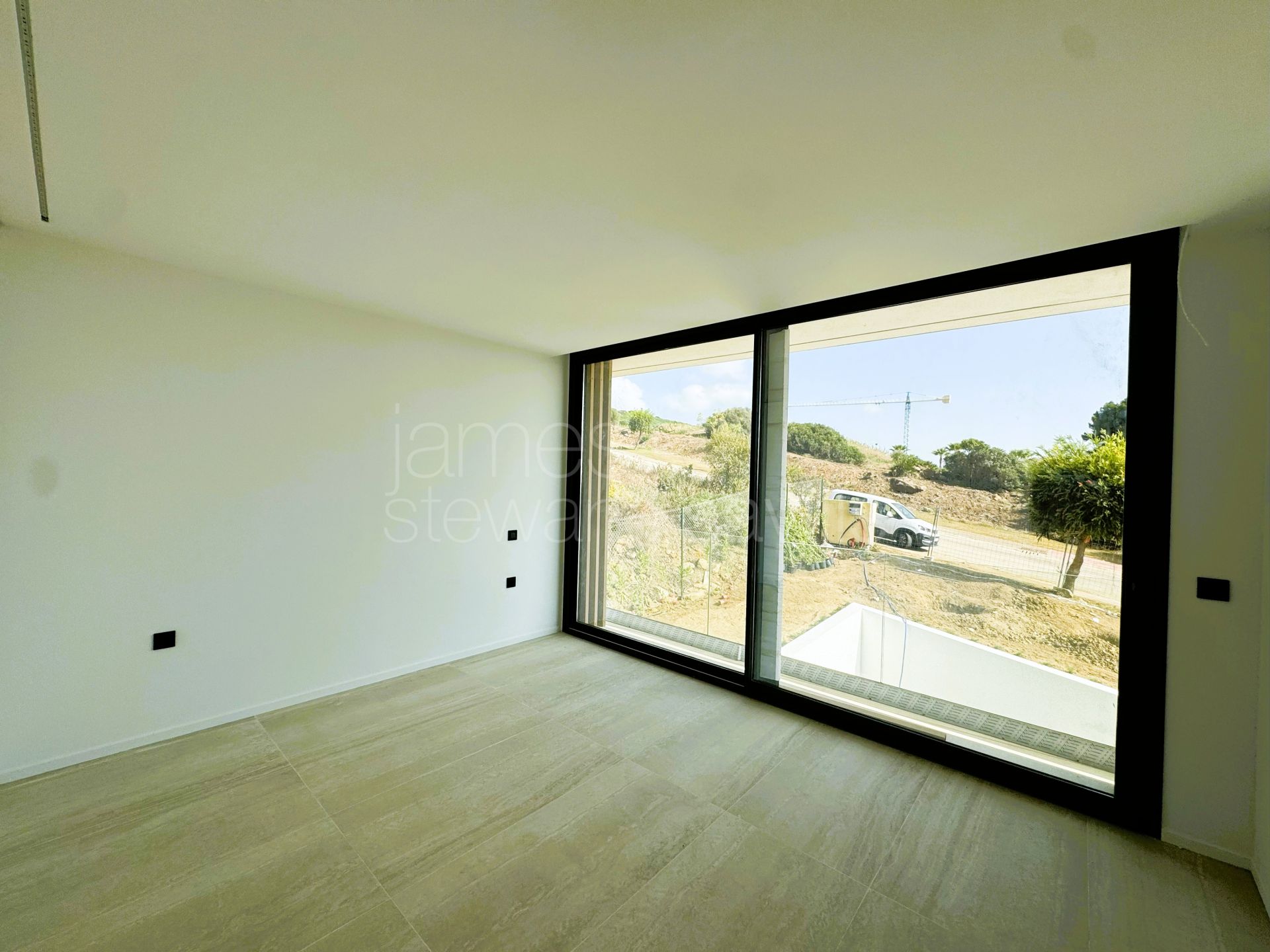 Nueva Villa Contemporánea con Vistas Panorámicas al Mar en La Reserva, Sotogrande