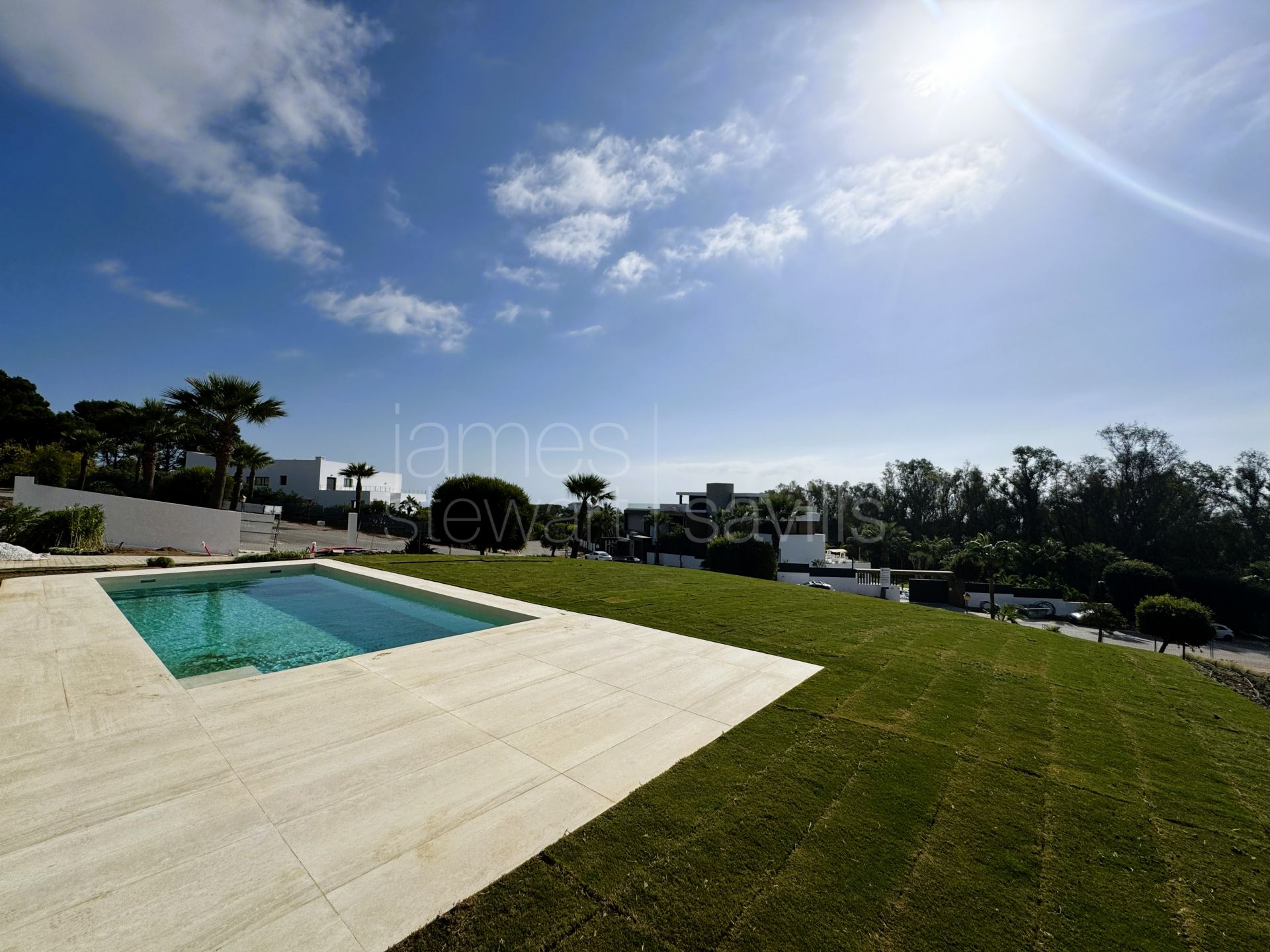 Nueva Villa Contemporánea con Vistas Panorámicas al Mar en La Reserva, Sotogrande
