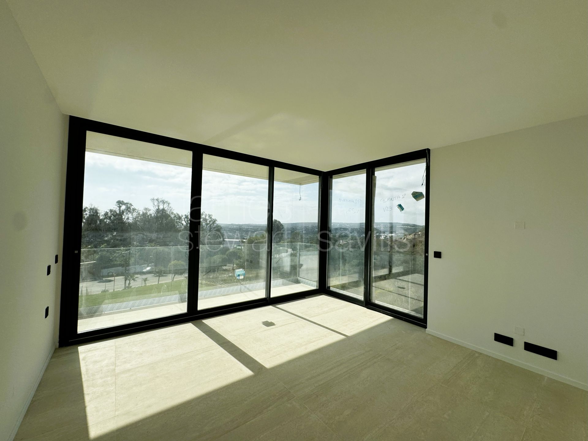 Nueva Villa Contemporánea con Vistas Panorámicas al Mar en La Reserva, Sotogrande