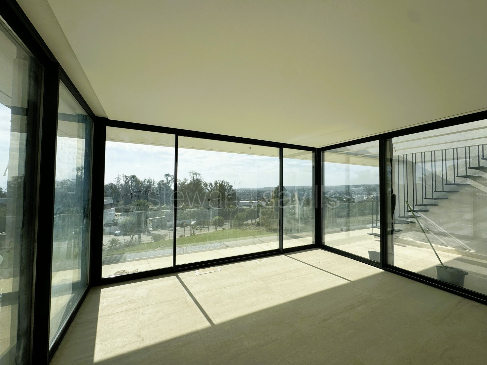 Nueva Villa Contemporánea con Vistas Panorámicas al Mar en La Reserva, Sotogrande