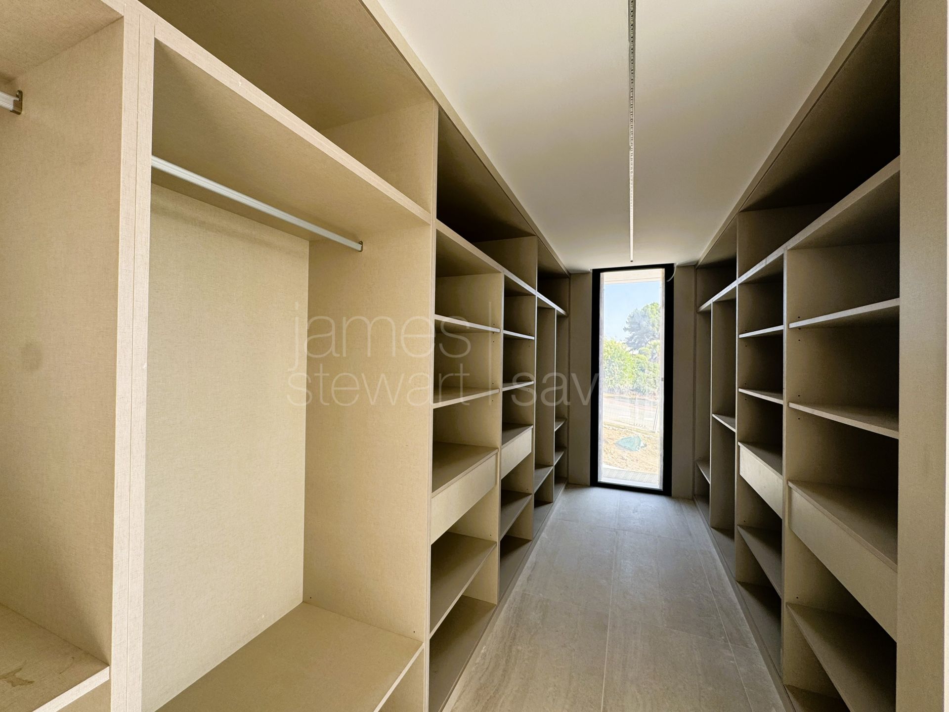 Nueva Villa Contemporánea con Vistas Panorámicas al Mar en La Reserva, Sotogrande