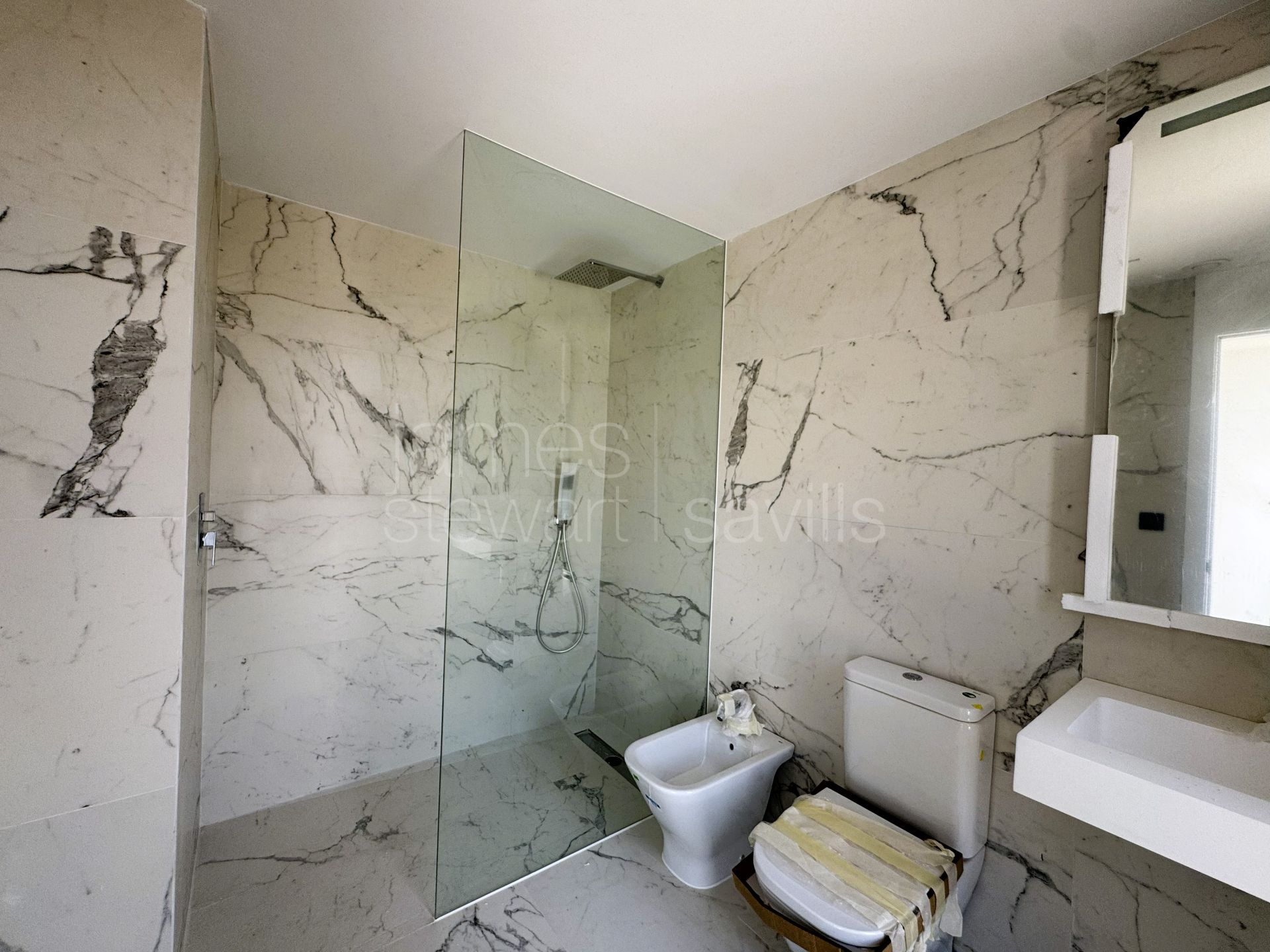 Nueva Villa Contemporánea con Vistas Panorámicas al Mar en La Reserva, Sotogrande